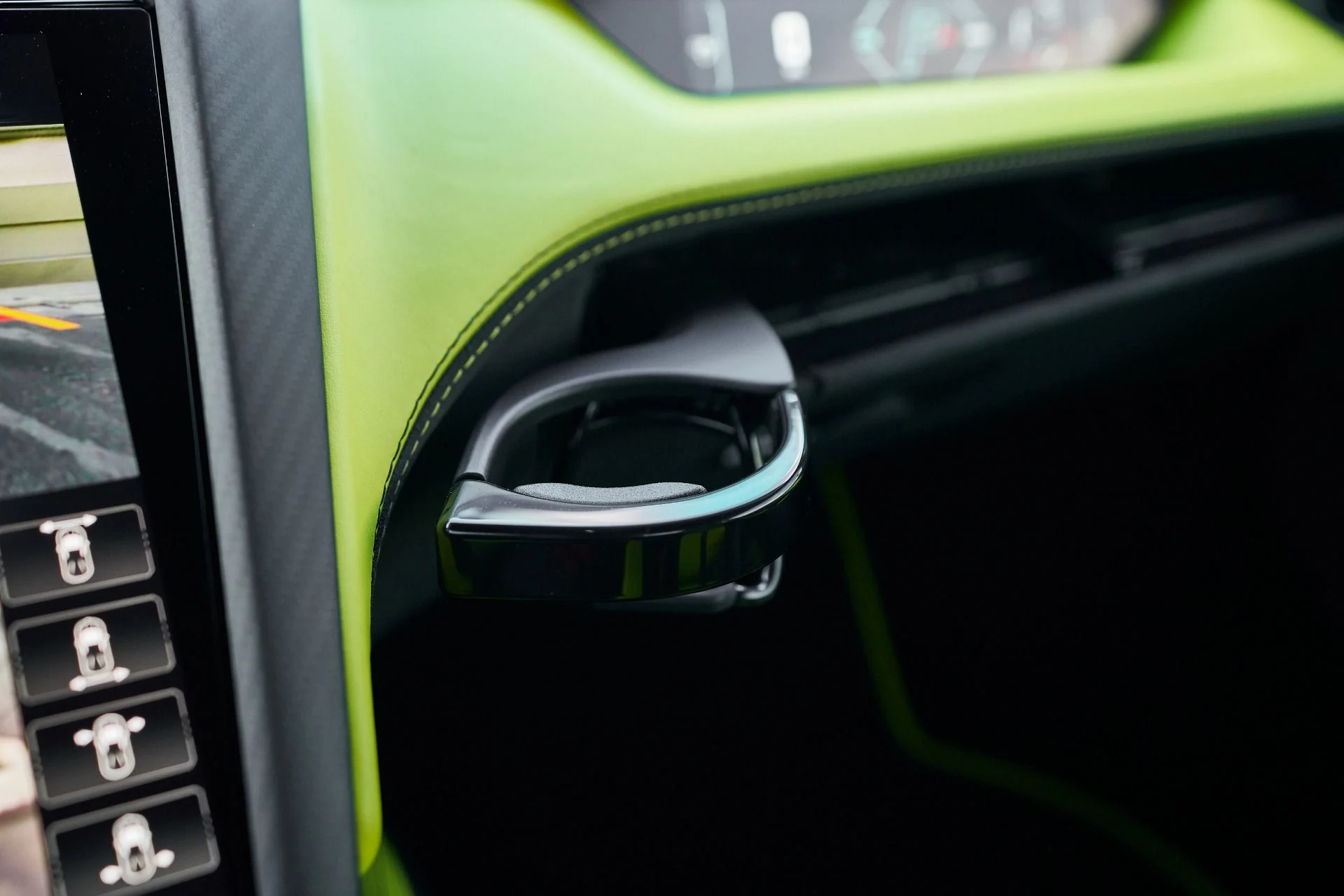 mph069_2764501802_Used_2024_Lamborghini_Revuelto_1763604801_00bbaa6443