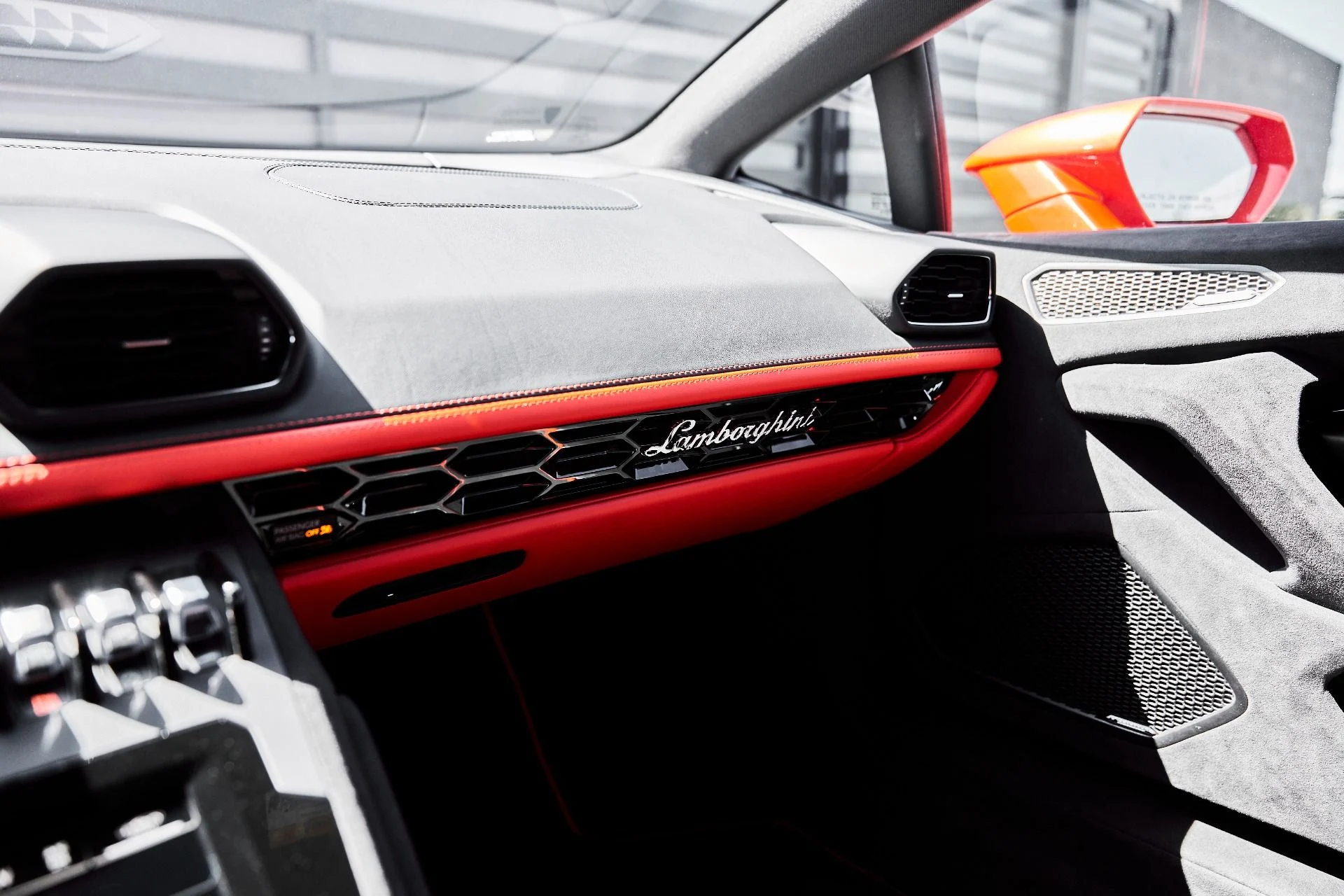 mph069_2811360692_Used_2023_Lamborghini_Huracan_Tecnica_Base_1776477181_ac8bf0d926