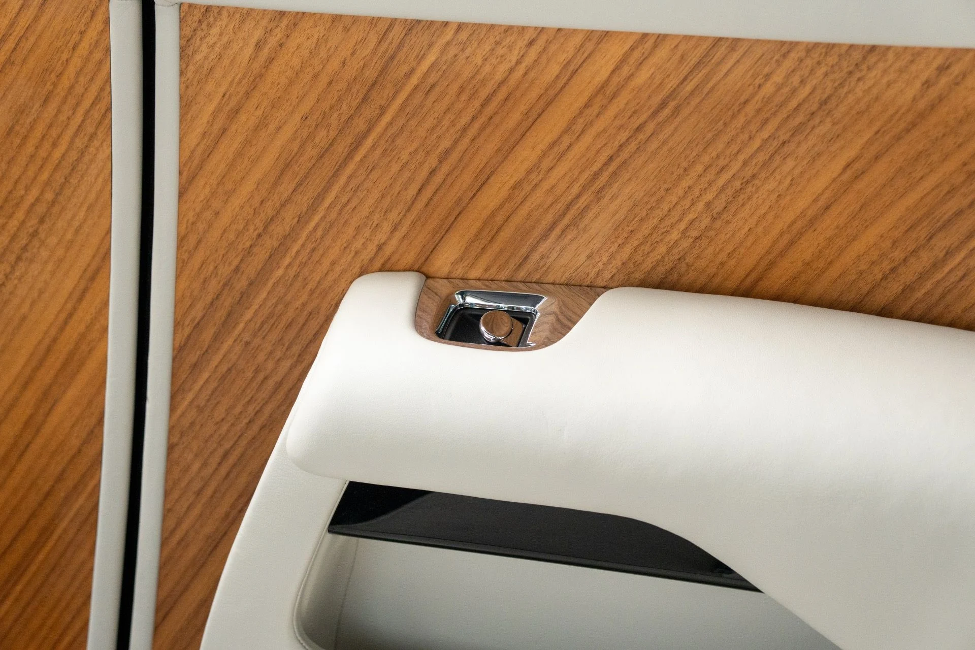 mph069_2883154955_Used_2016_Rolls_Royce_Wraith_1762887312_bde84479fb