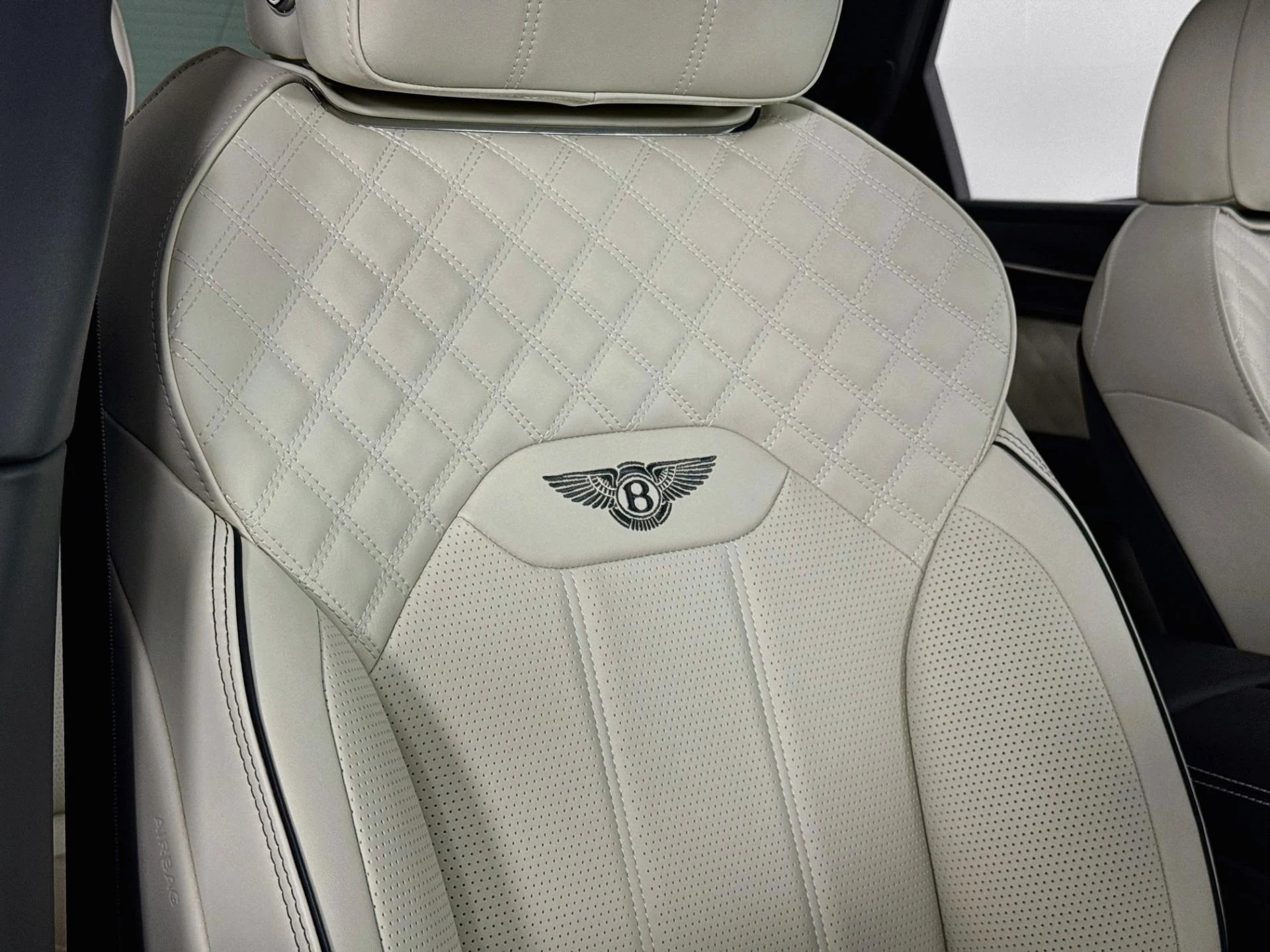 mph069_3022575494_Used_2023_Bentley_Bentayga_S_V8_1791232637_94d3242ab5