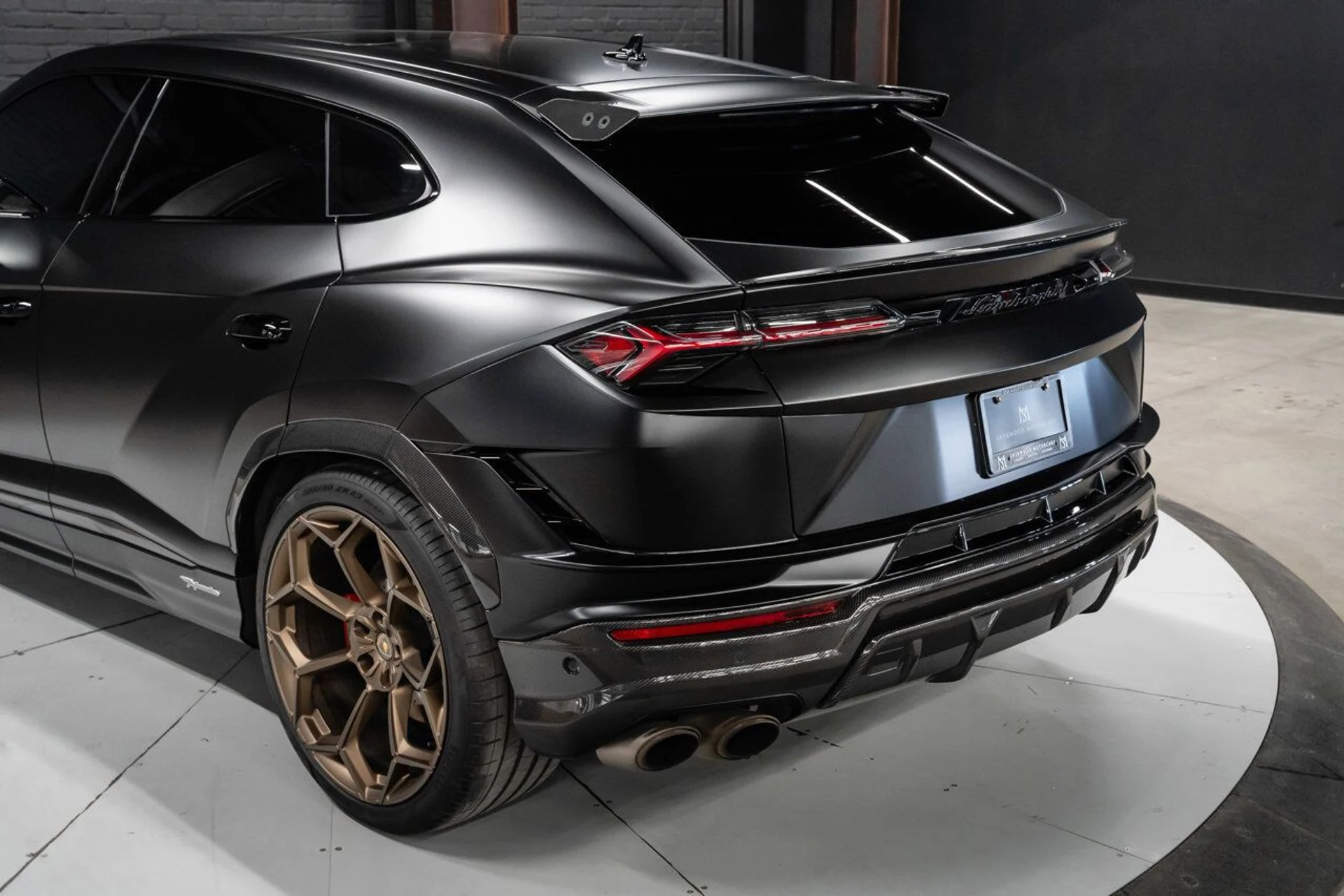 mph069_3074131372_lamborghini_urus_2023_90b95a54d4