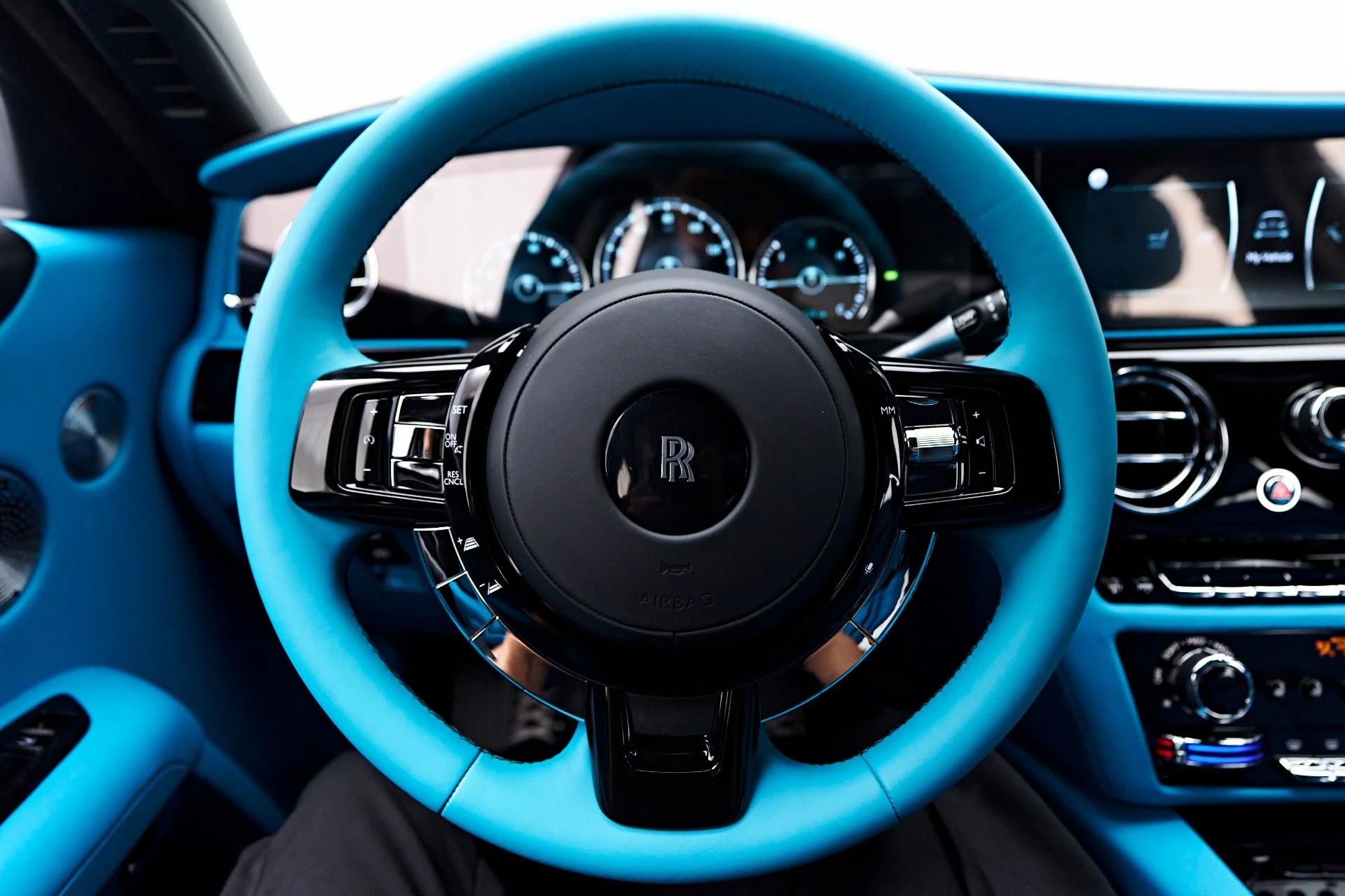 mph069_3079149734_Used_2024_Rolls_Royce_Ghost_Base_1755131984_aab5d5b895