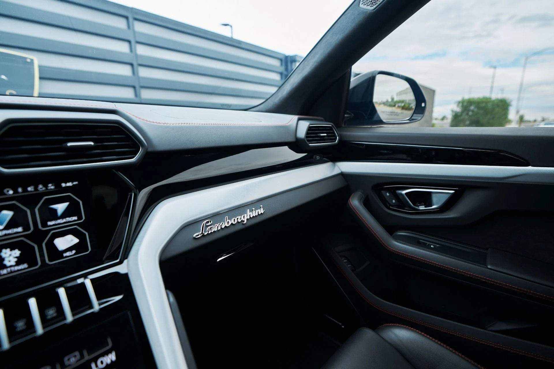 mph069_3210116473_Used_2021_Lamborghini_Urus_1763157153_59b89c14e7