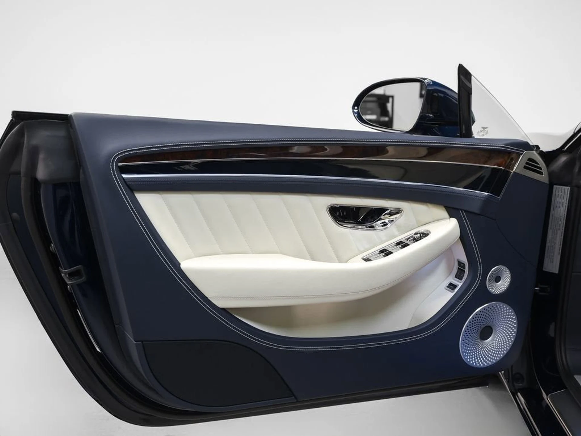 mph069_324961609_70_4899d8b6b4