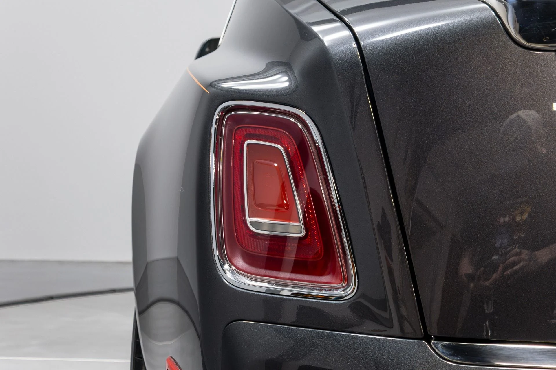 mph069_3338802674_Used_2019_Rolls_Royce_Phantom_1770350910_8419def02e