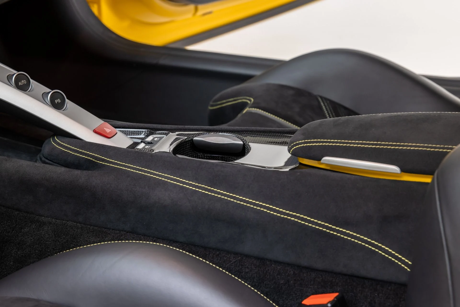 mph069_3393918042_Used_2014_Ferrari_F12berlinetta_1766171664_0b84d632de