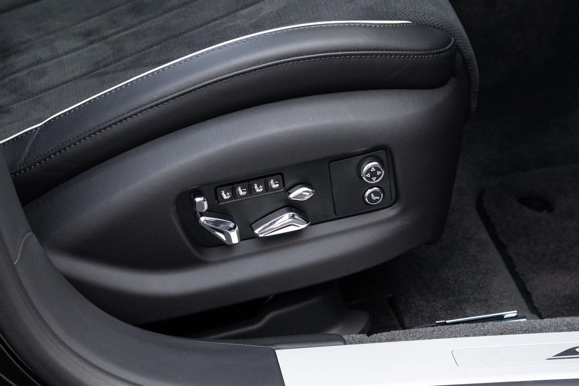 mph069_3403440043_Used_2023_Bentley_Flying_Spur_S_V8_1778782784_1860501a8d