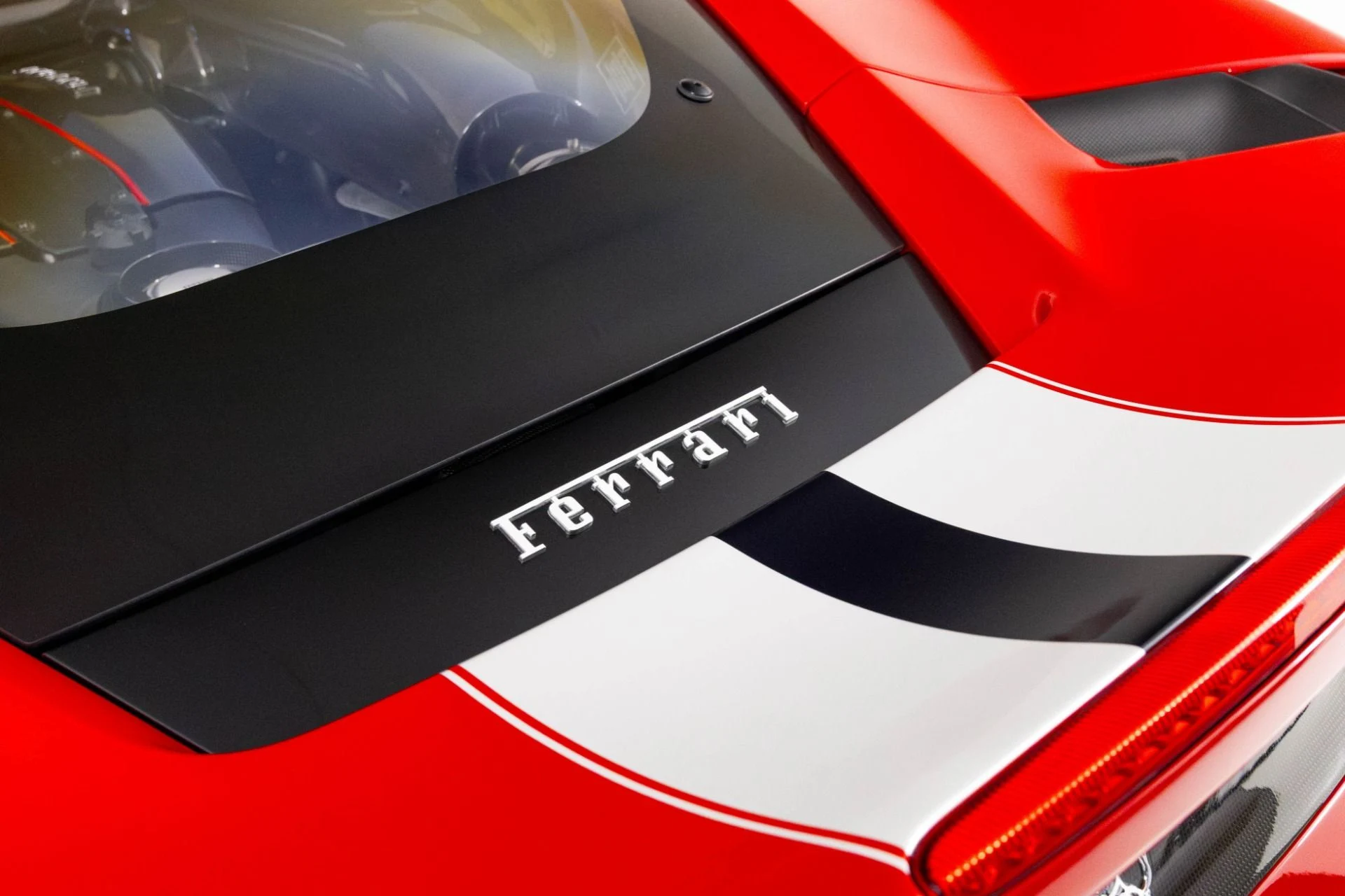 mph069_3403589194_Used_2019_Ferrari_488_Pista_1761352057_1f1856b379