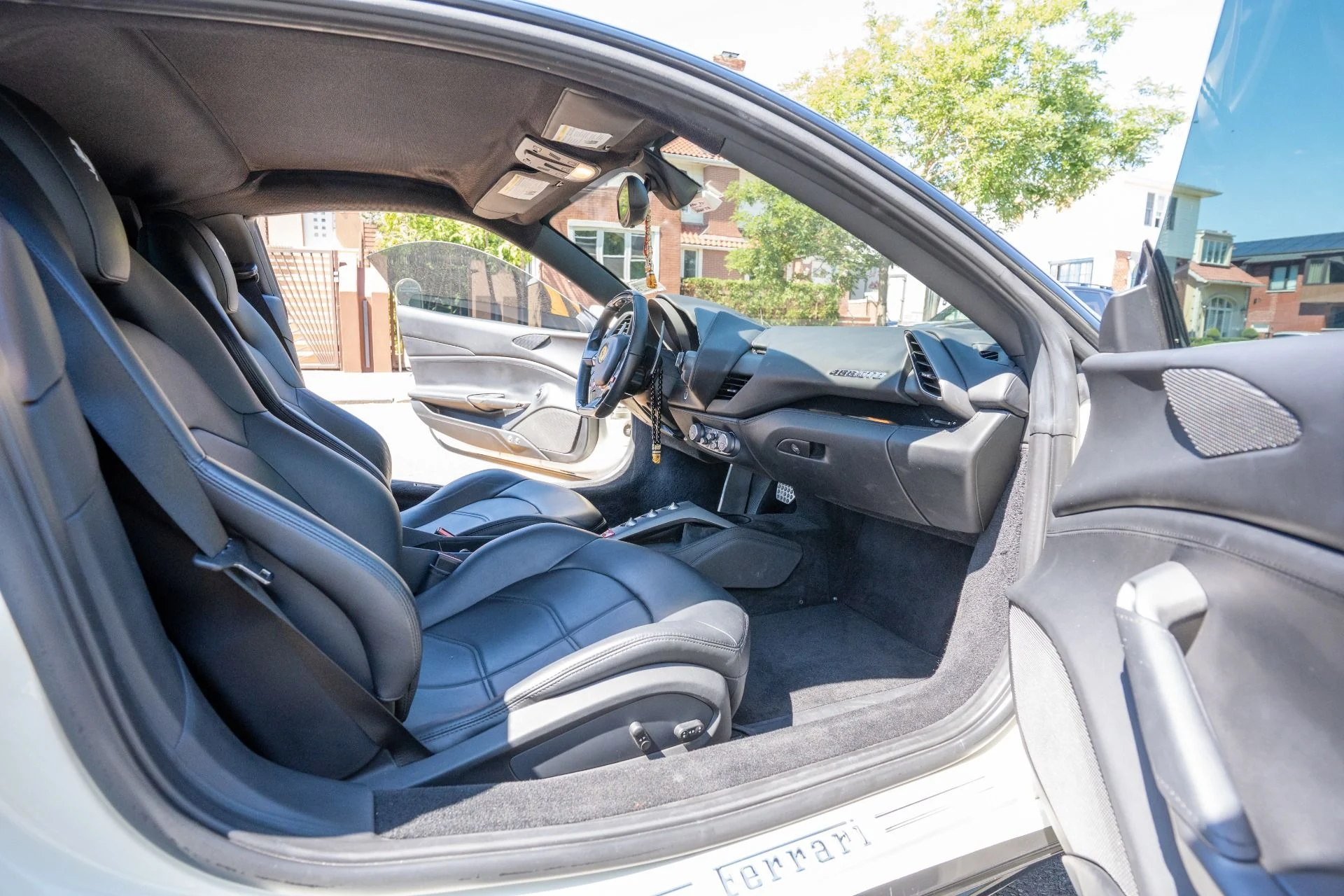 mph069_3431039411_Used_2018_Ferrari_488_GTB_1787848459_e189a72e5d