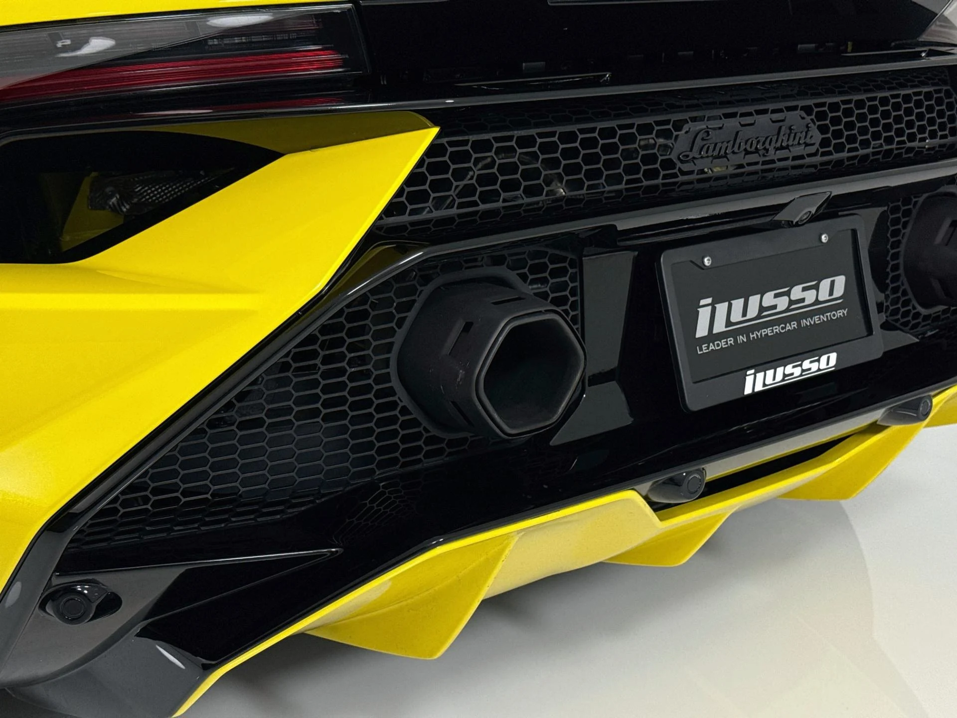 mph069_3449950215_Used_2023_Lamborghini_Huracan_Tecnica_1793401549_ea80a841f1