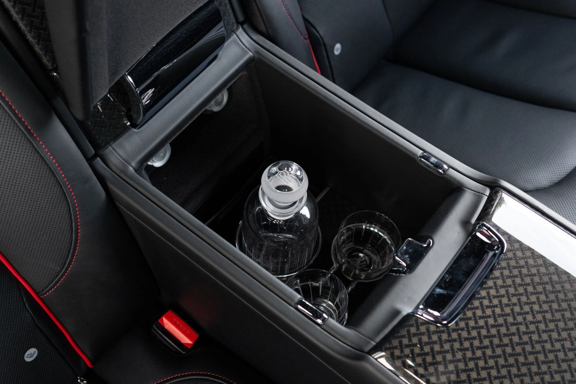 mph069_3483008937_Used_2022_Rolls_Royce_Black_Badge_Cullinan_1776130970_348e66f9a3