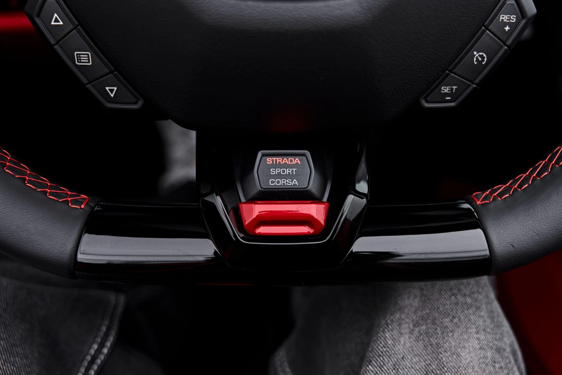 mph069_3502462833_Used_2024_Lamborghini_Huracan_EVO_Base_1791337202_d373dc737a