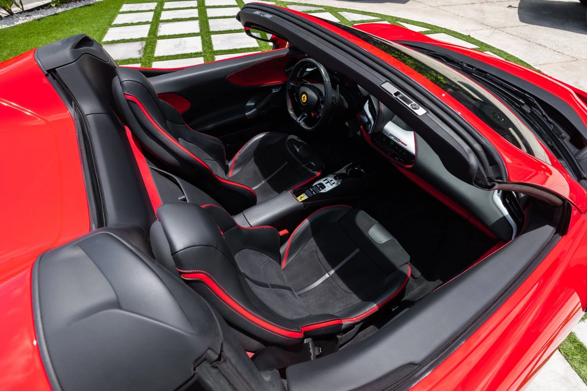 mph069_3553135536_Used_2025_Ferrari_SF_90_Spider_1779242340_c8860e0635