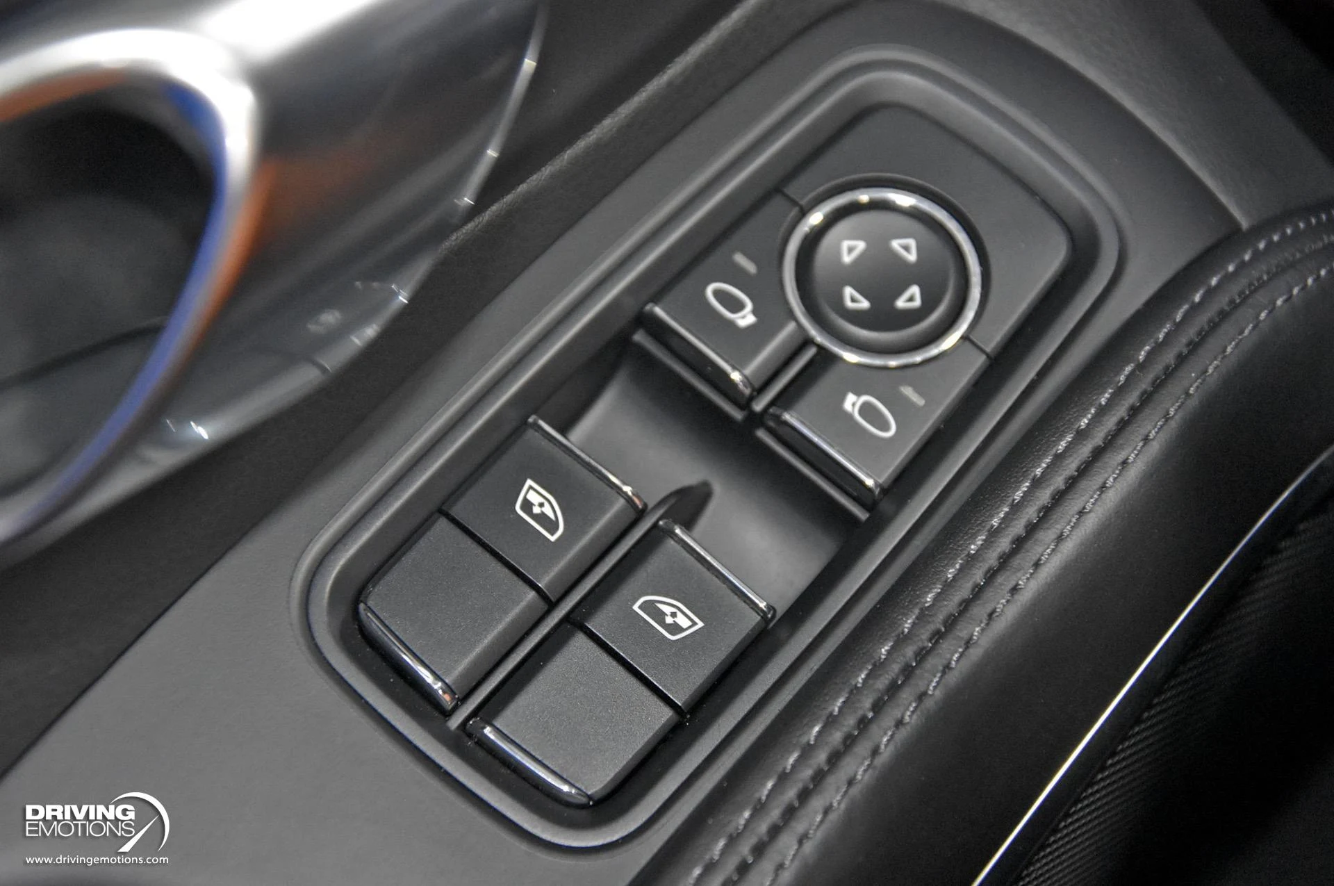 mph069_3588760064_868_p70_l_1221263941