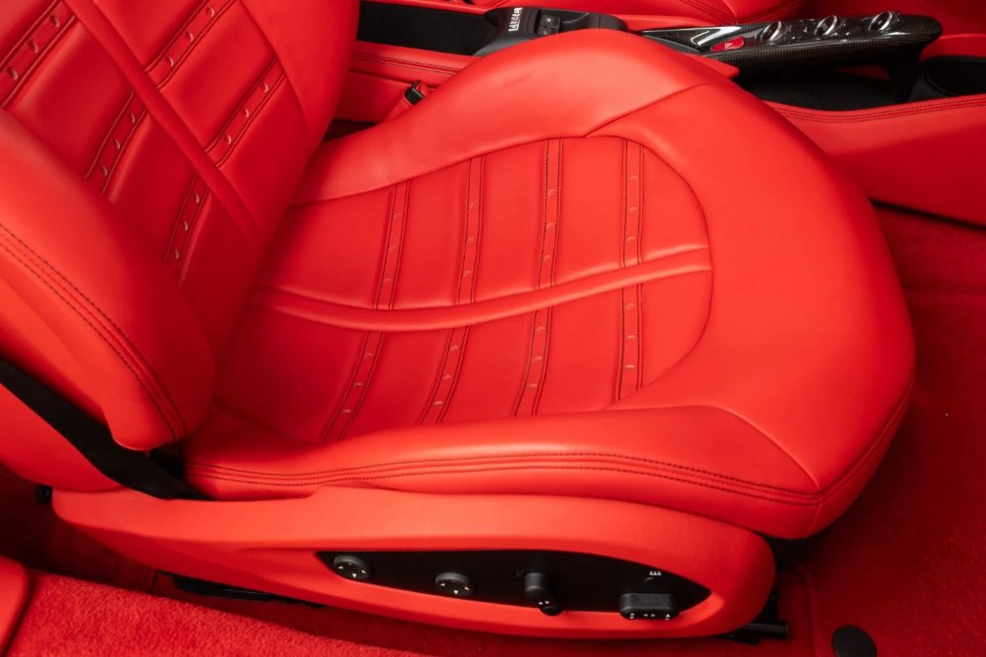 mph069_3621893445_Used_2021_Ferrari_F8_Spider_9e36dda5fc