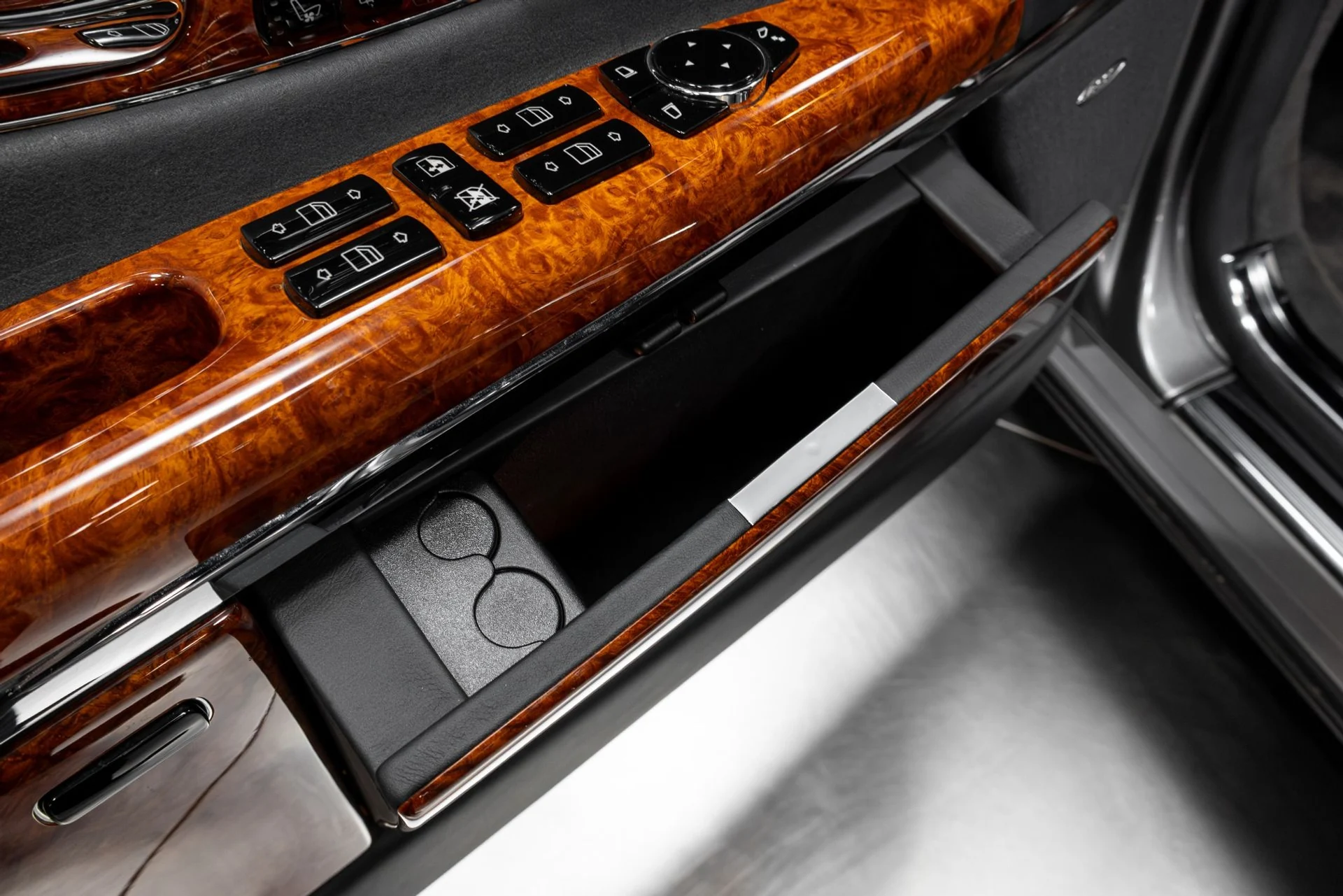 mph069_3731993829_Used_2004_Maybach_57_1769486757_ad807cba80