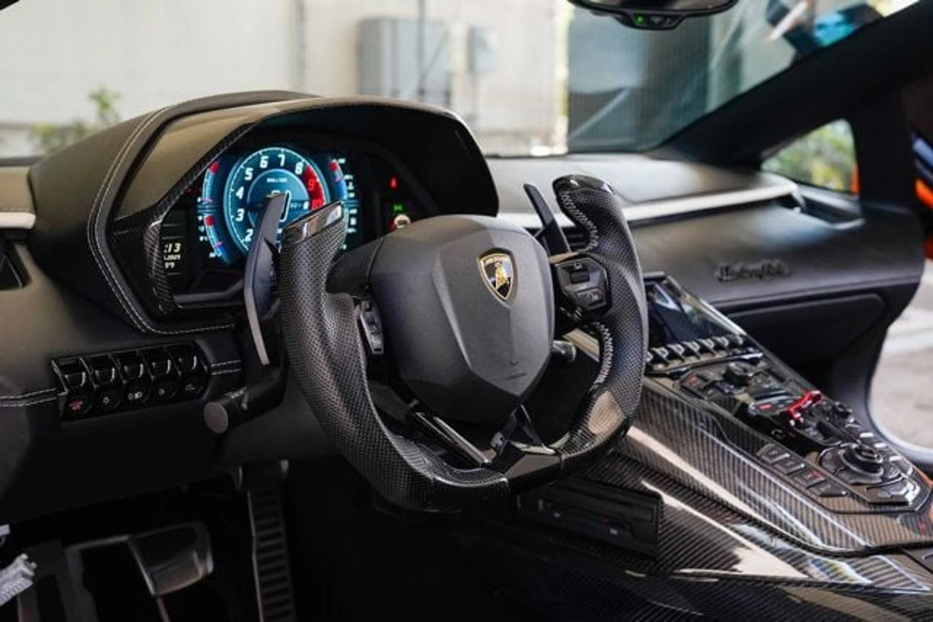 mph069_377046228_used_2018_lamborghini_aventador_sroadster_14354_22897283_70_640_b4f2806a4d