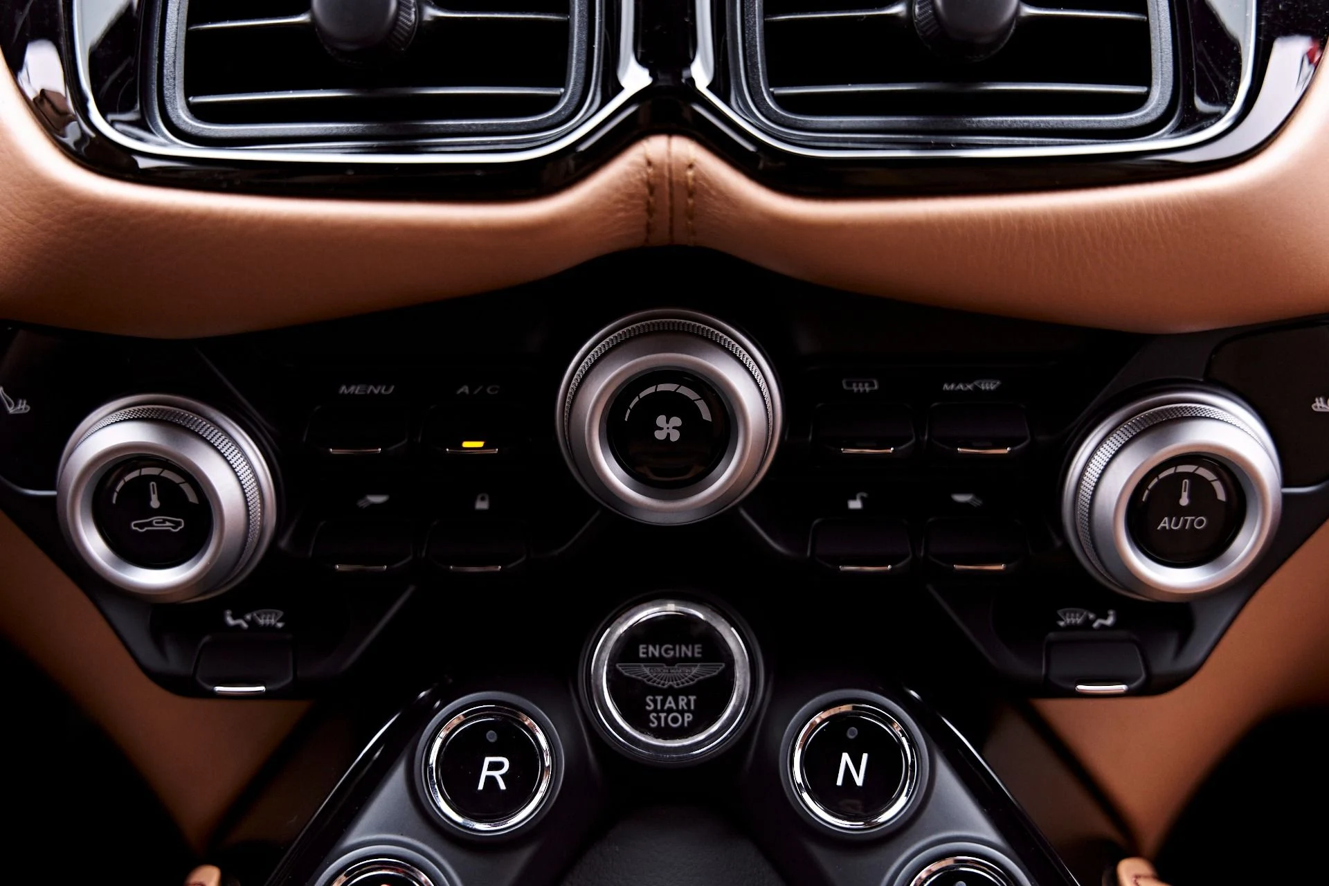mph069_382088839_Used_2020_Aston_Martin_Vantage_Base_1777504357_1201569772