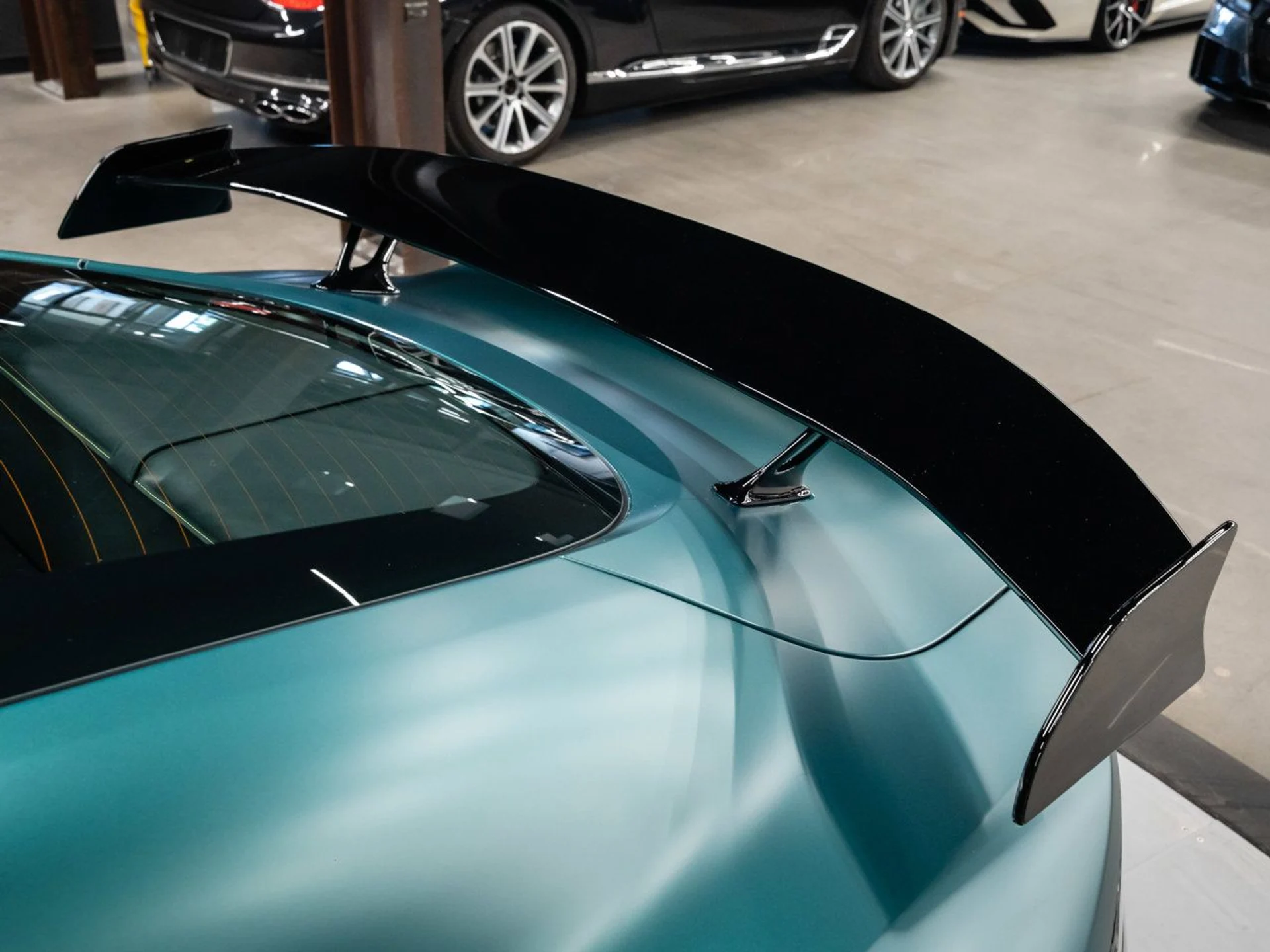 mph069_3895159824_aston_martin_vantage_2023_1aeaf9a7c5