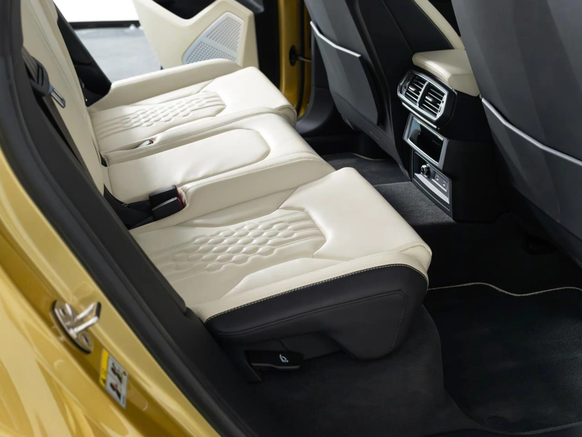 mph069_3951901104_Used_2023_Lamborghini_Urus_S_1784925079_f879b584f4