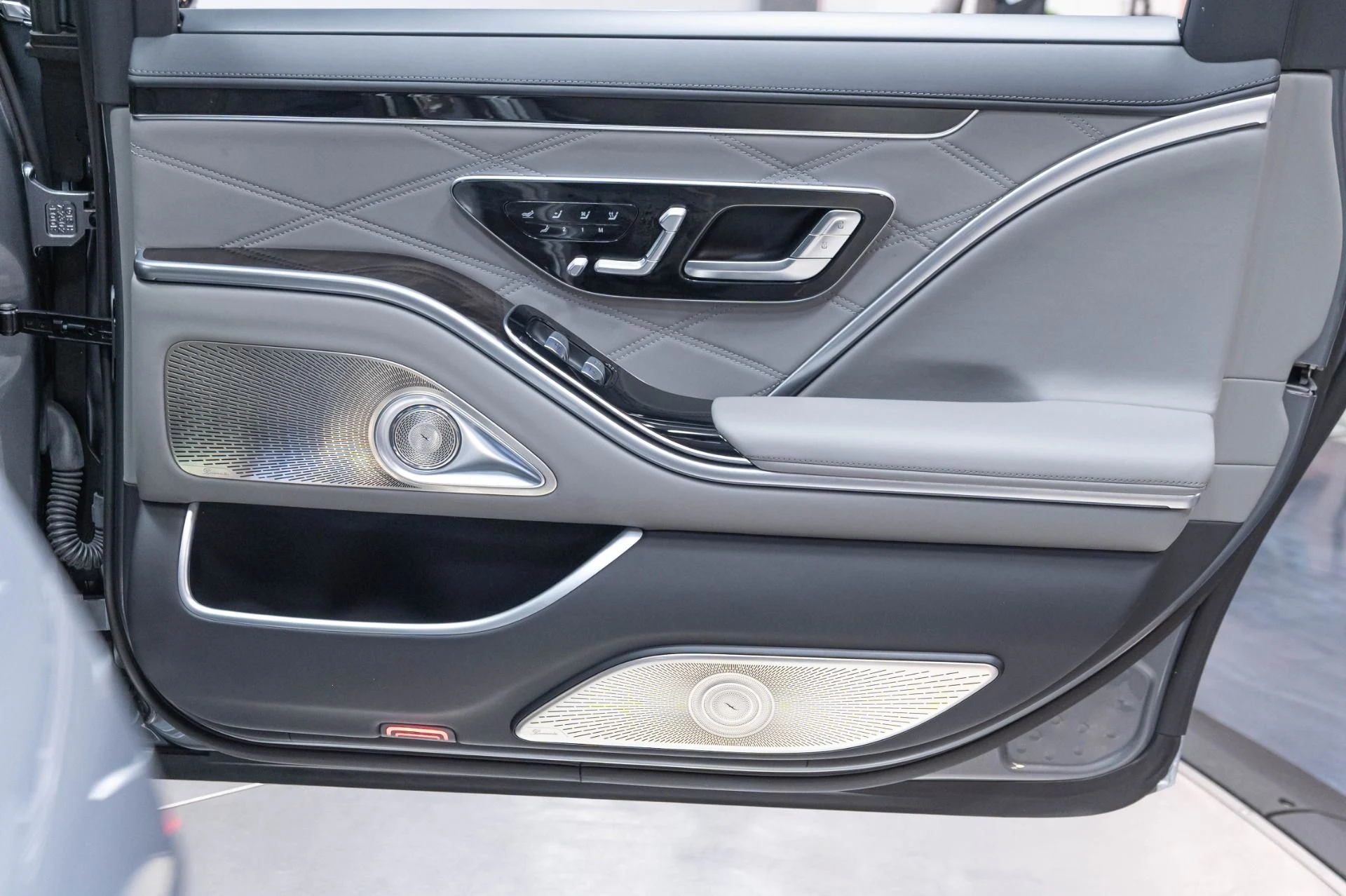 mph069_4023181124_Used_2024_Mercedes_Benz_S_Class_Maybach_S_680_4_MATIC_1783529476_b30834909e