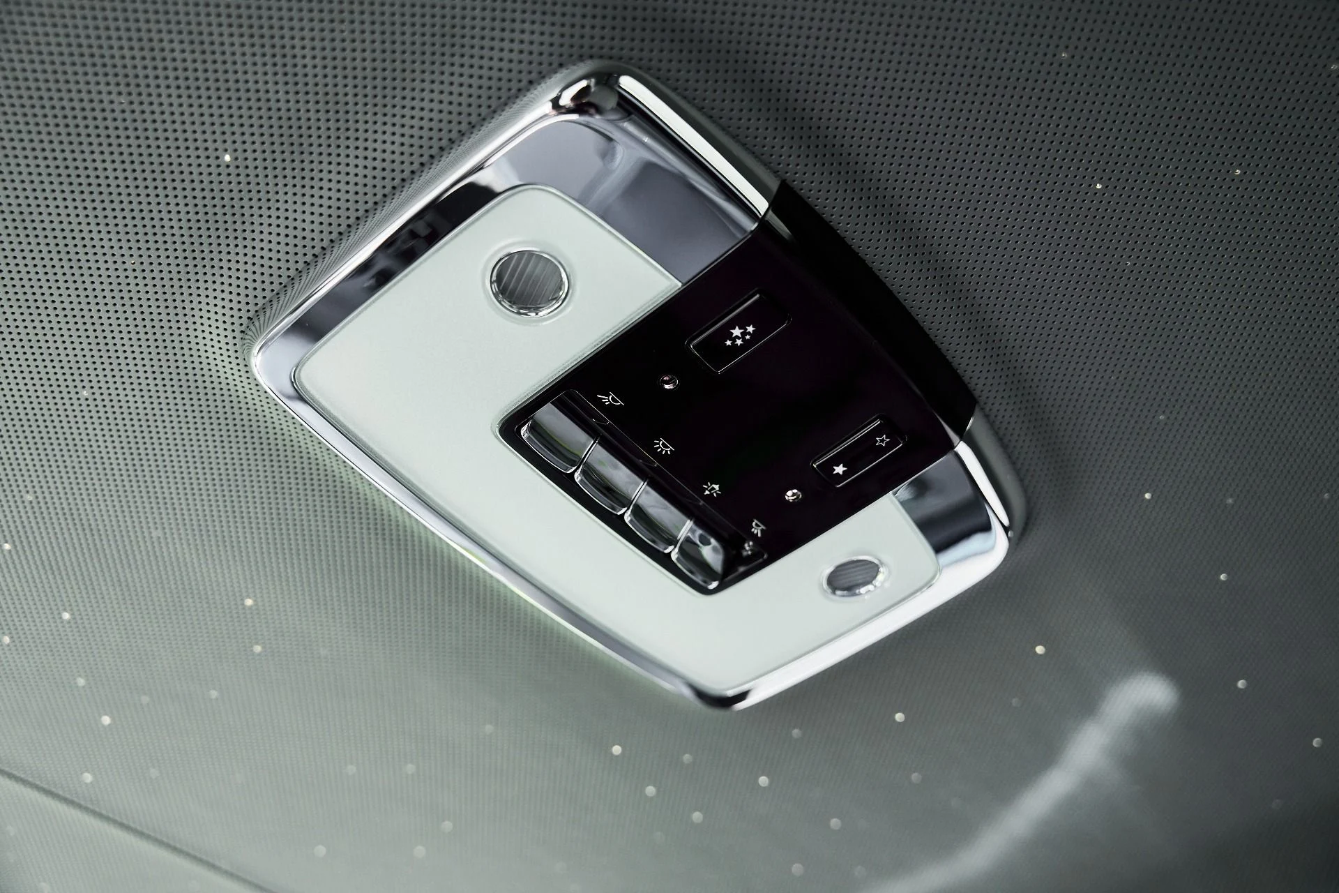 mph069_4041488587_Used_2024_Rolls_Royce_Cullinan_Base_1773162678_65dc4985bf