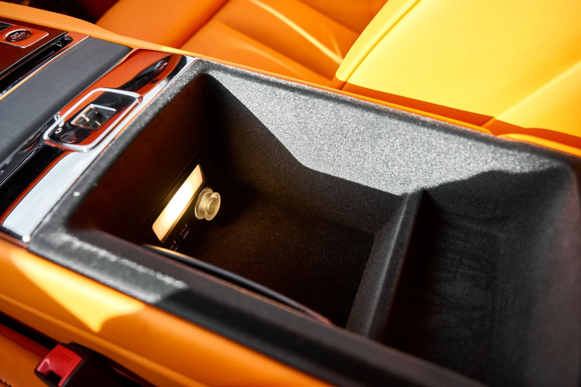 mph069_4063926576_Used_2025_Rolls_Royce_Cullinan_1766456724_2d21682ba5