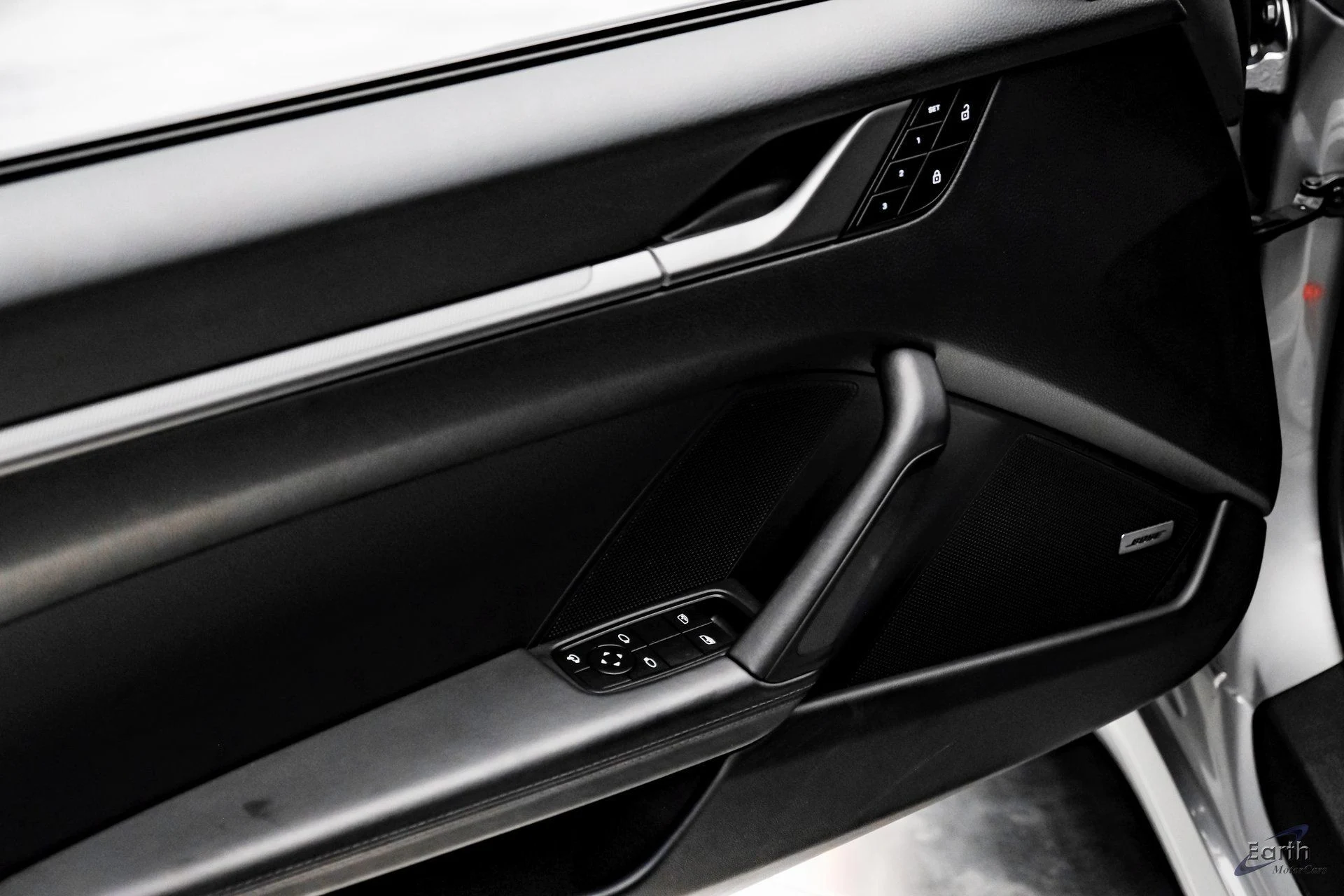 mph069_410007912_b4da5212eb81b843065d95f337d06e76x_f3d874ddb1