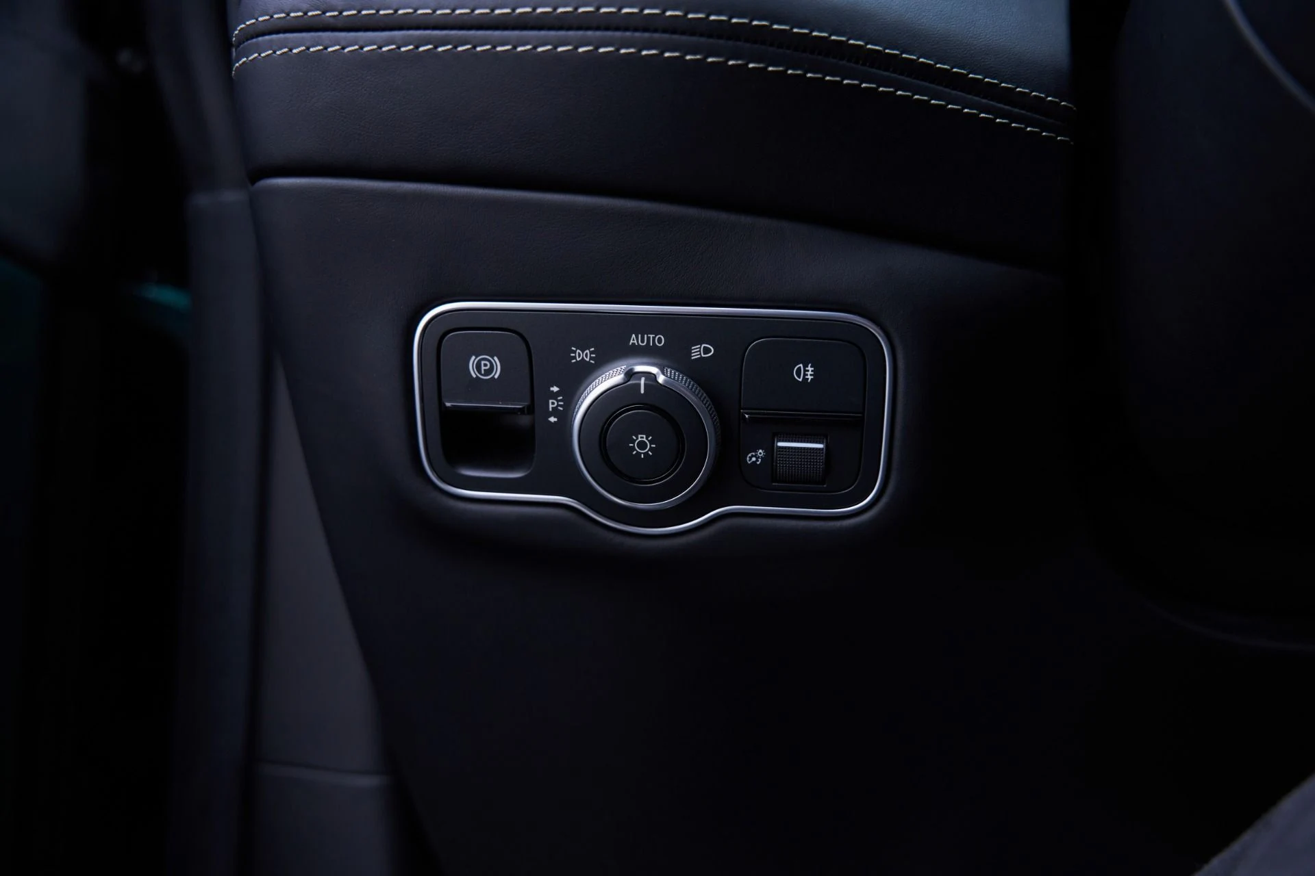 mph069_4134526881_Used_2024_Aston_Martin_DBX_707_1793218303_63550ae595