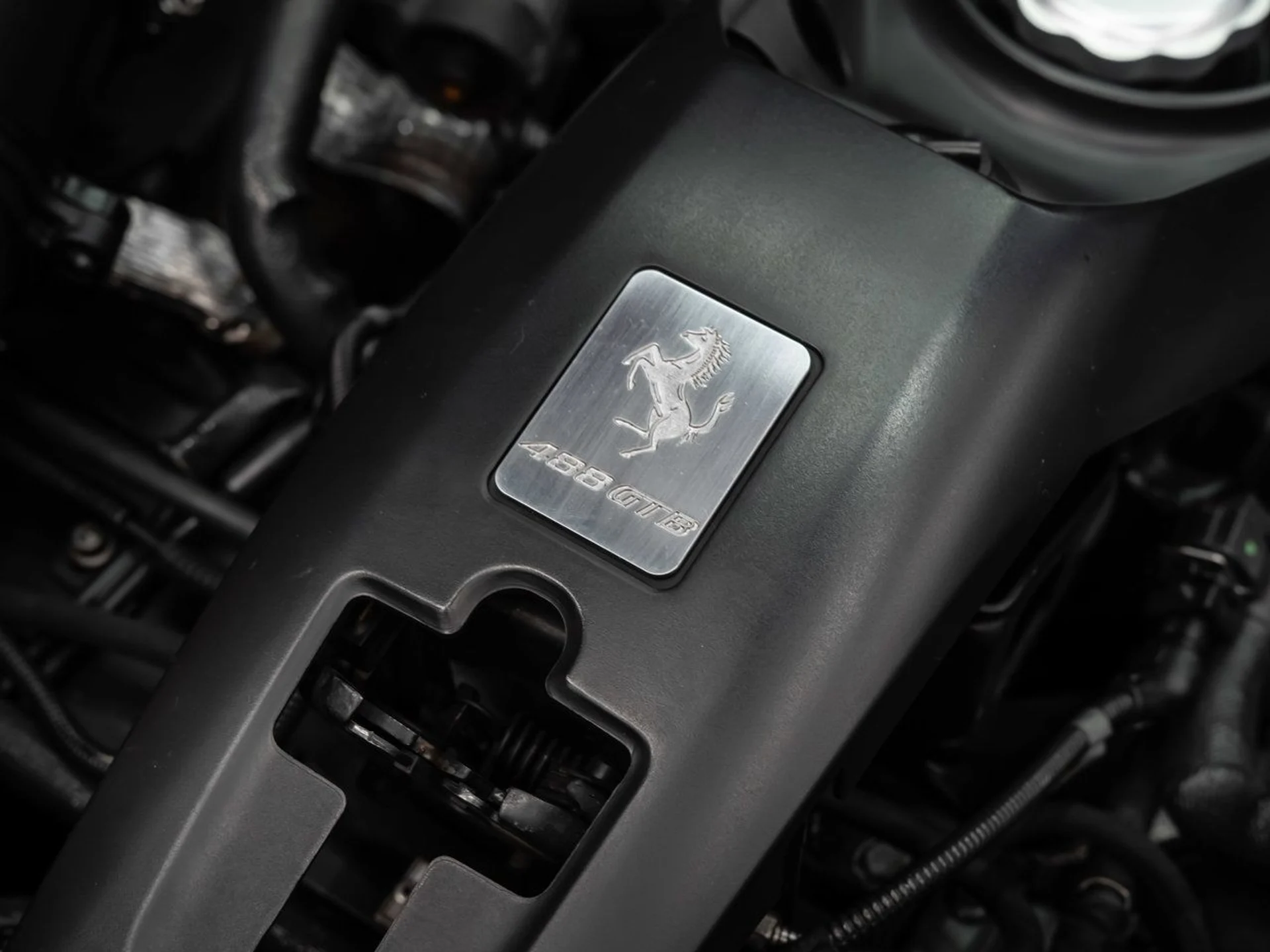 mph069_42595396_ferrari_488_gtb_2017_1b169f3db8