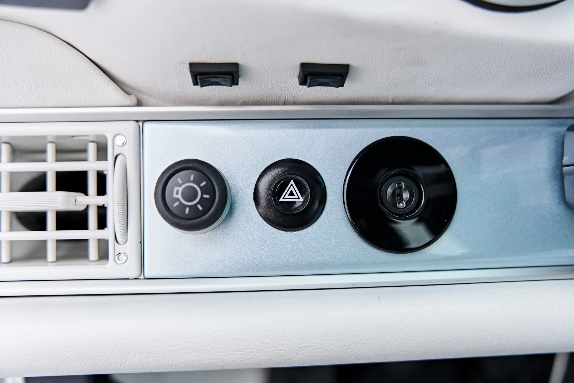 mph069_4290269432_Used_1990_Porsche_911_1789729704_bca8288902
