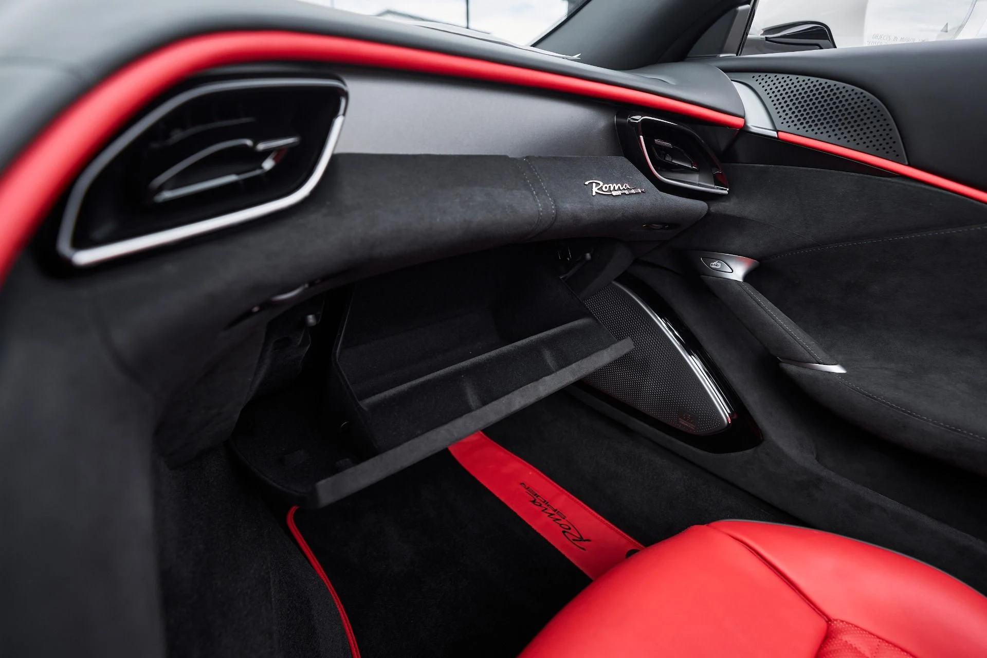 mph069_432258812_Used_2024_Ferrari_Roma_Base_1763170145_2d7f5a250b