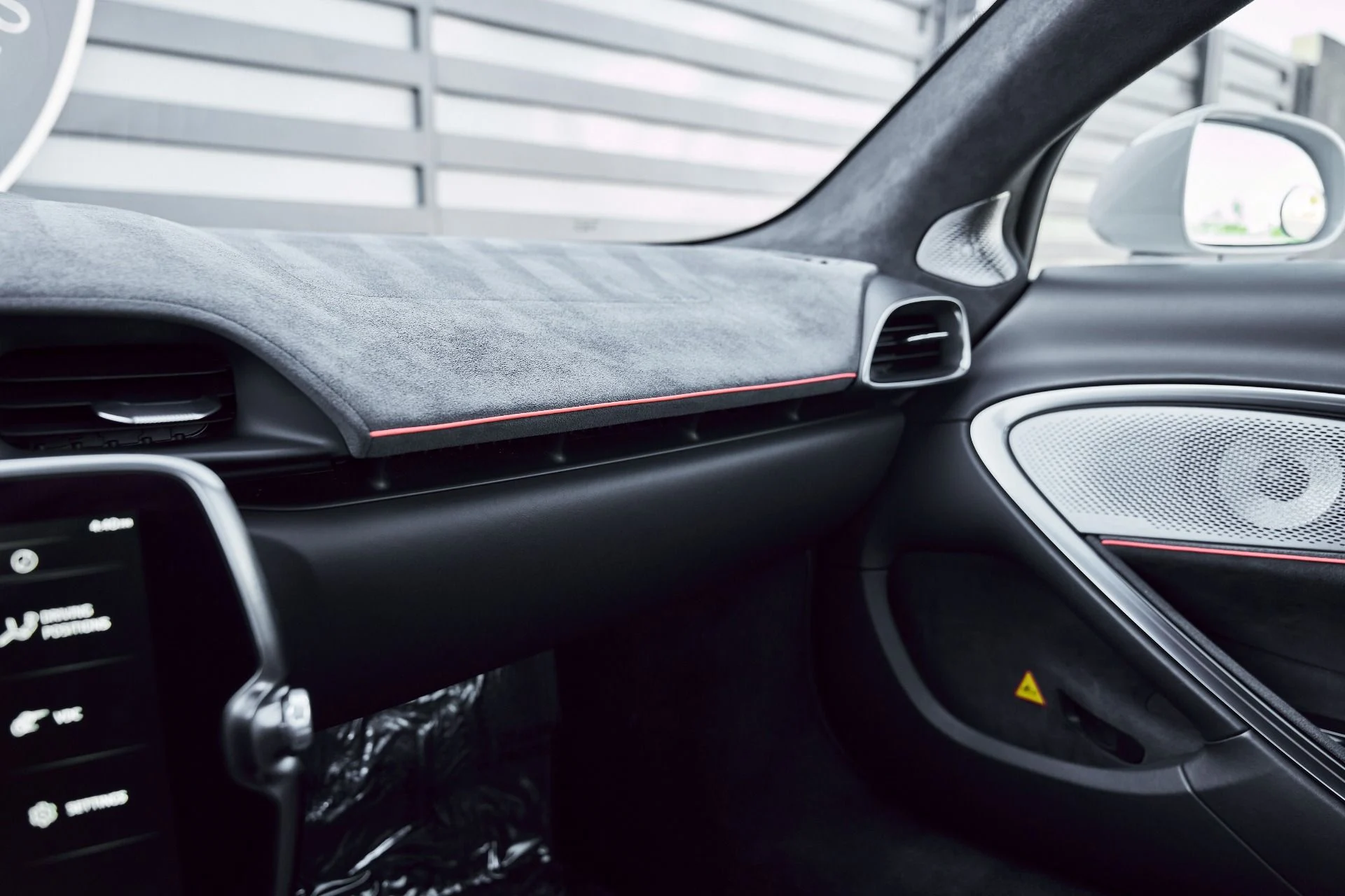 mph069_499214180_Used_2023_Mc_Laren_Artura_1773773984_b5da9eda71