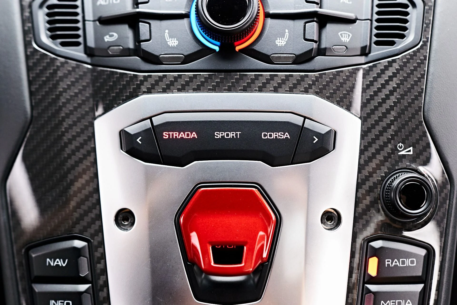 mph069_505896439_Used_2015_Lamborghini_Aventador_LP_700_4_1710445731_7c84ba63ec