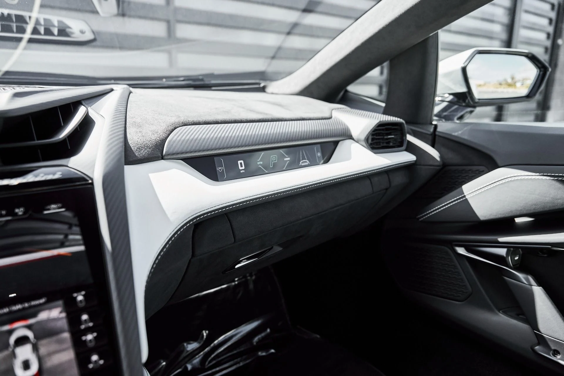 mph069_537089595_Used_2026_Lamborghini_Revuelto_Base_1777078462_e251313dce