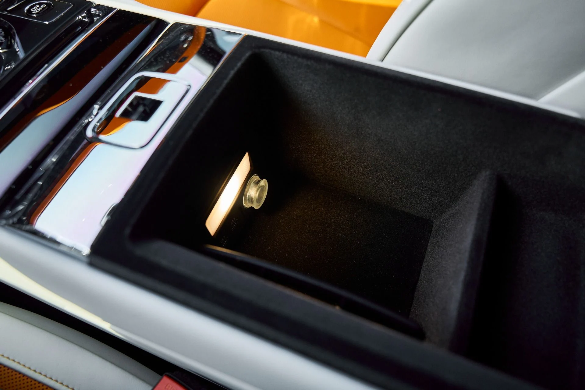 mph069_573090502_Used_2026_Rolls_Royce_Cullinan_Base_1766884843_377ccdc493