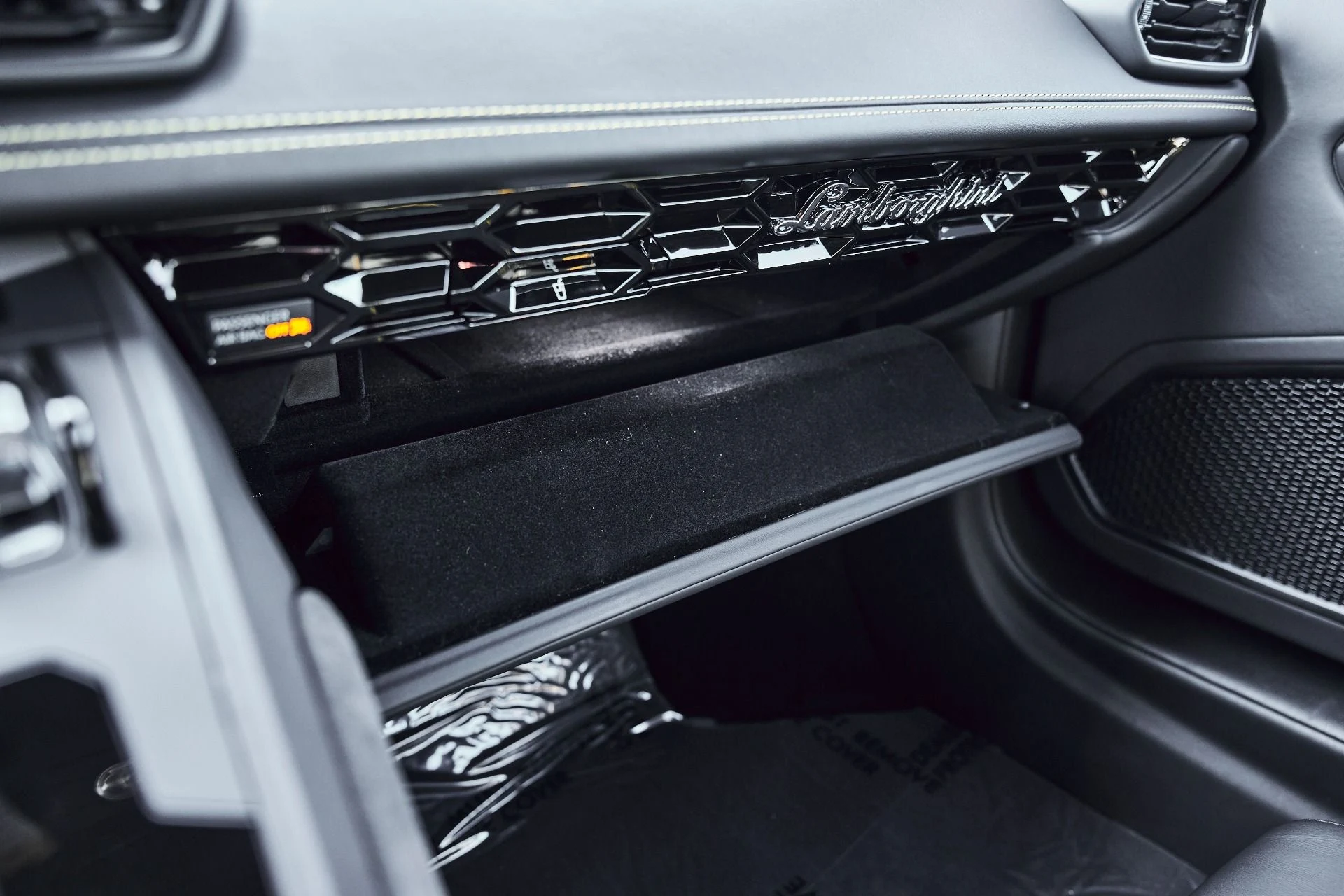 mph069_615401736_Used_2021_Lamborghini_Huracan_EVO_Base_1774405062_37312f8179