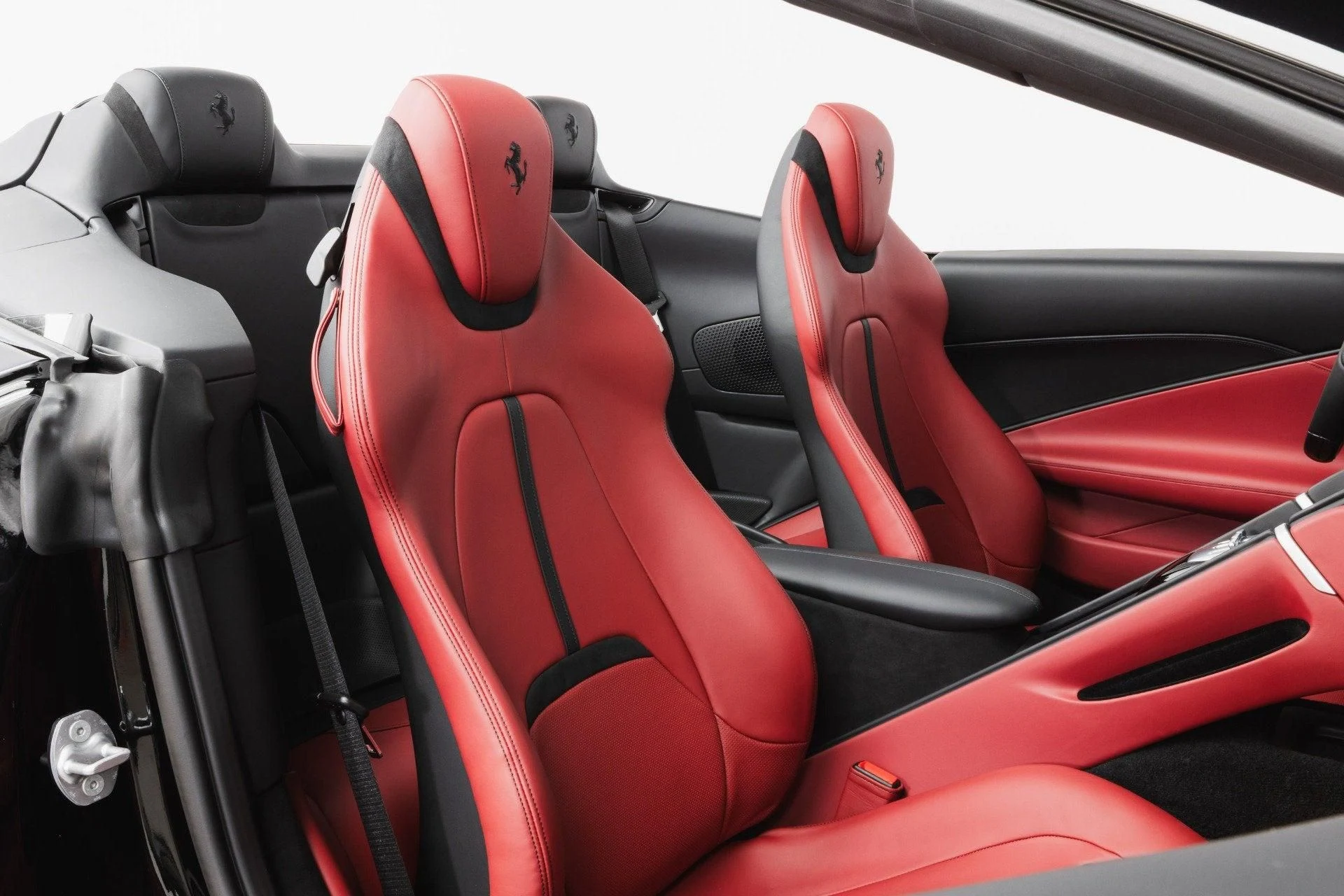 mph069_617115757_Used_2024_Ferrari_Roma_Spider_1777350177_6646be1d2c