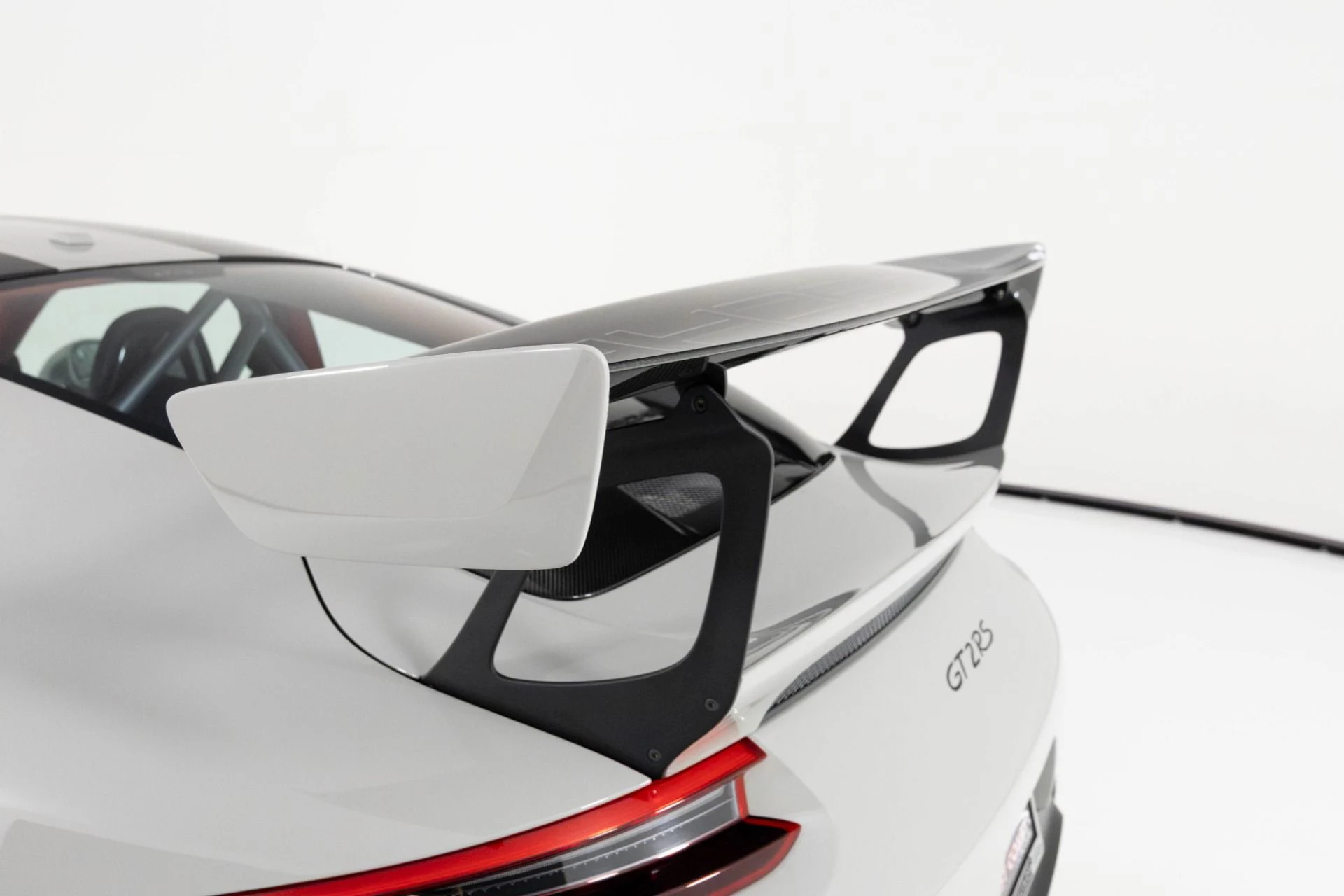 mph069_62476189_Used_2018_Porsche_911_GT_2_RS_1762984511_4237f07dc9