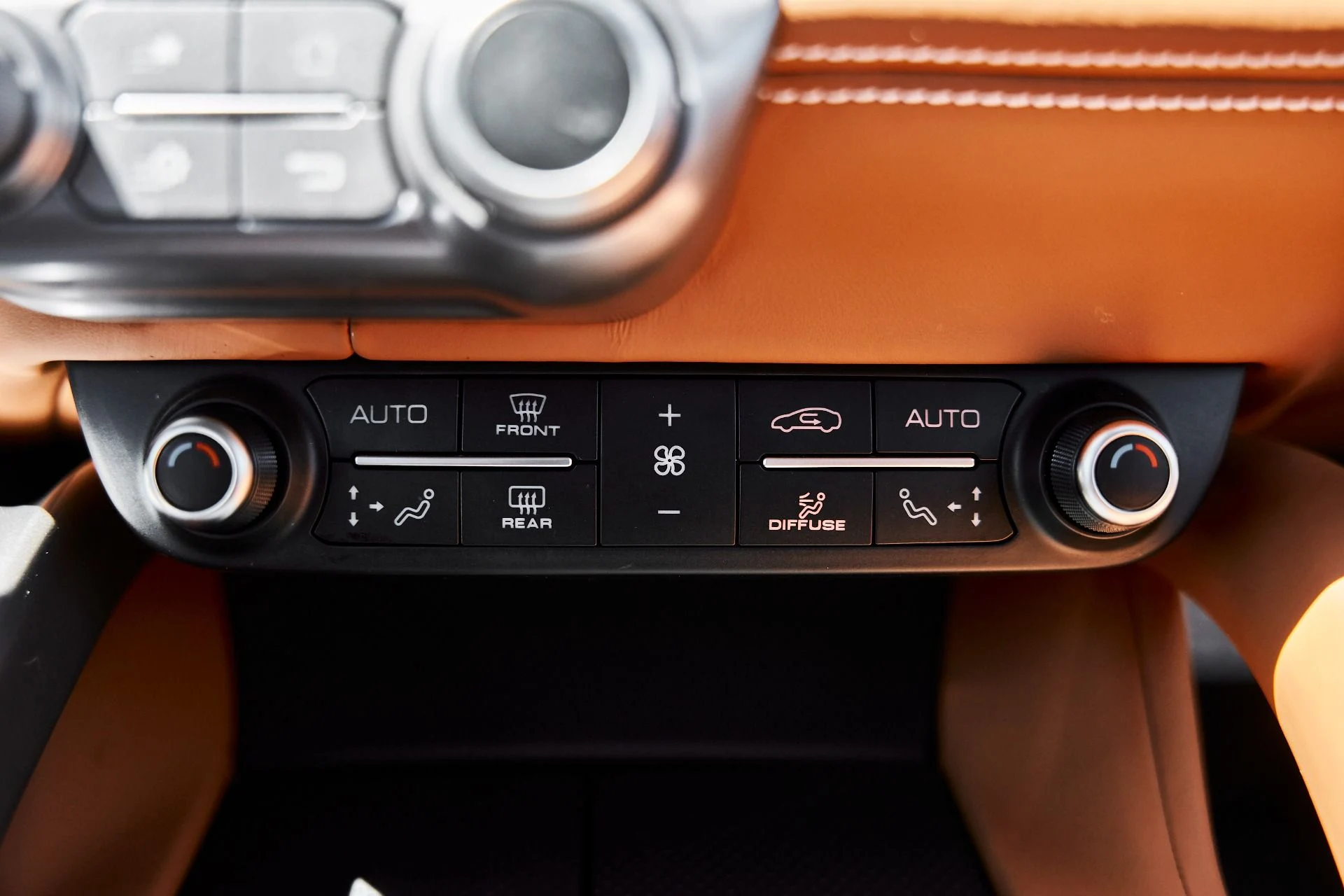 mph069_63895336_Used_2018_Ferrari_GTC_4_Lusso_V12_1775612116_15cbb59923