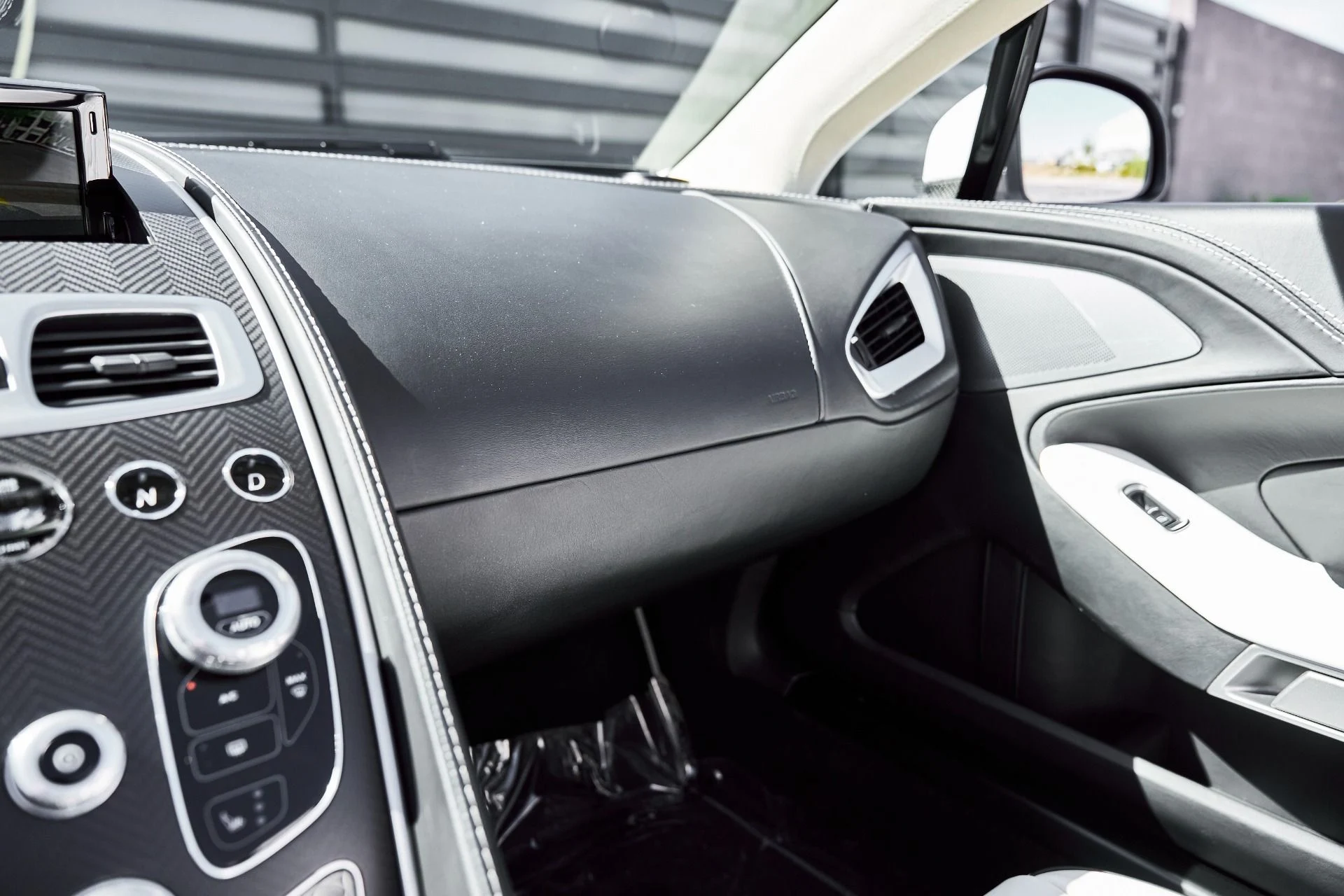 mph069_700114500_Used_2017_Aston_Martin_Vanquish_Volante_1773797544_b43f2692cd