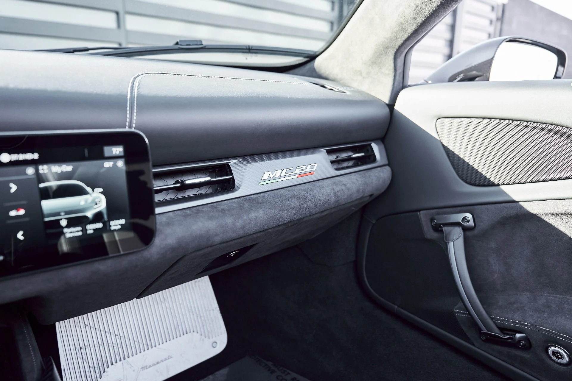 mph069_731230724_Used_2024_Maserati_MC_20_1771382134_6d228b897b