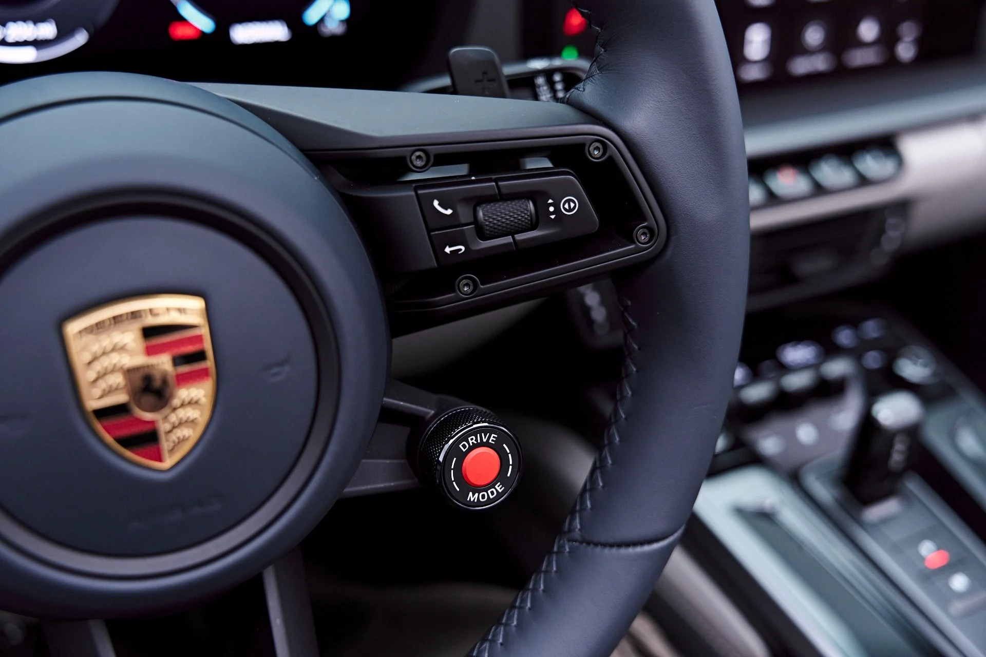 mph069_799178202_Used_2025_Porsche_911_Carrera_1777504839_a7d3172643