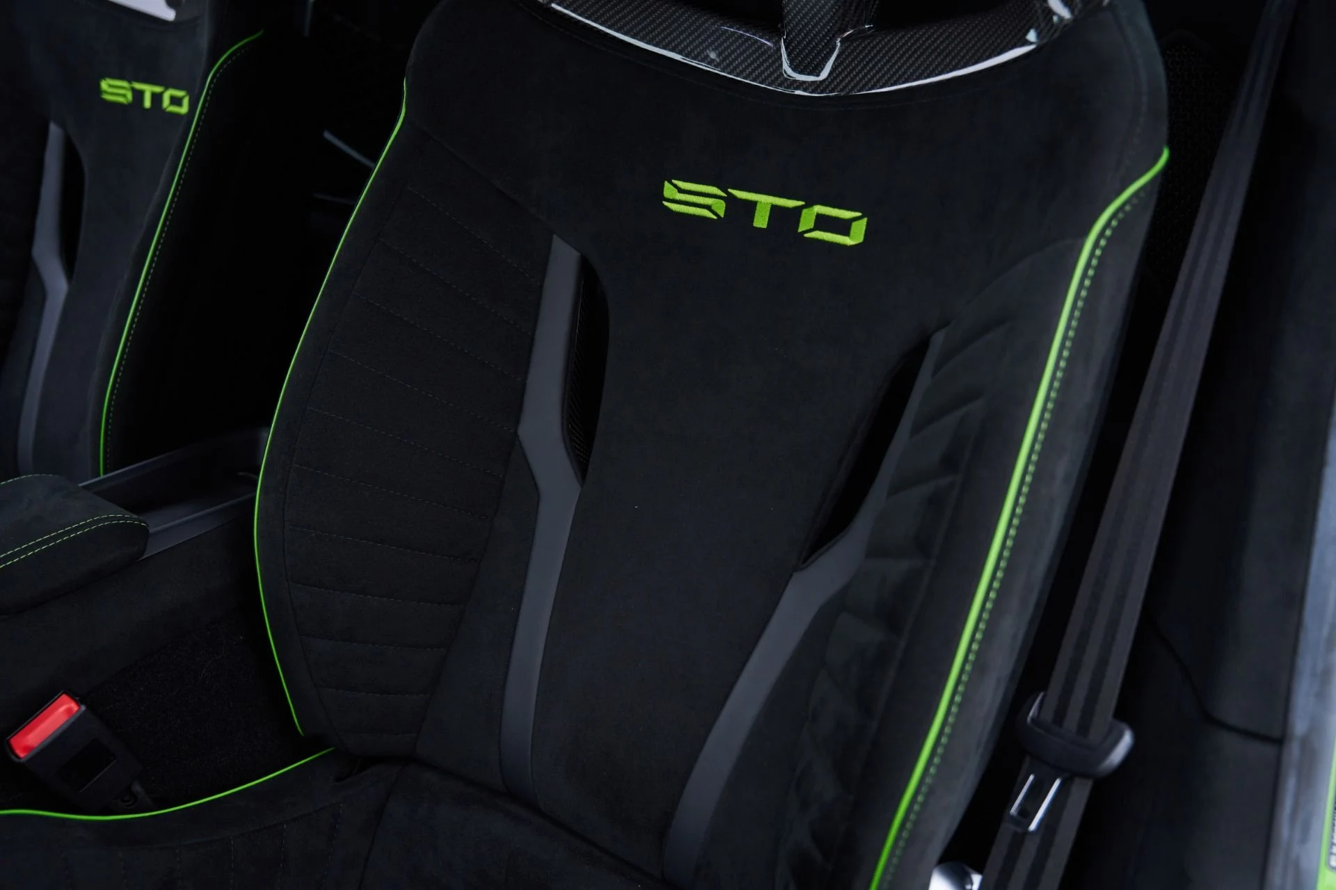 mph069_854736677_Used_2024_Lamborghini_Huracan_STO_Base_1793231493_6701d28f8d