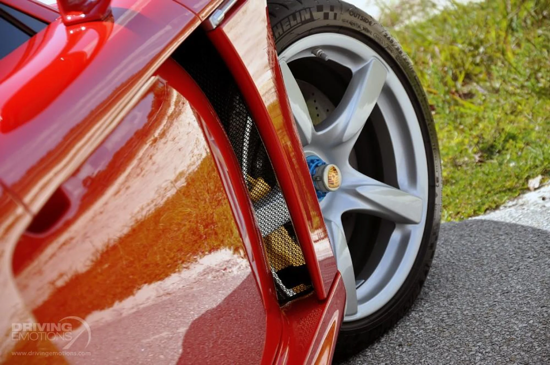 mph069_86841477_186_p70_l_971be9afca