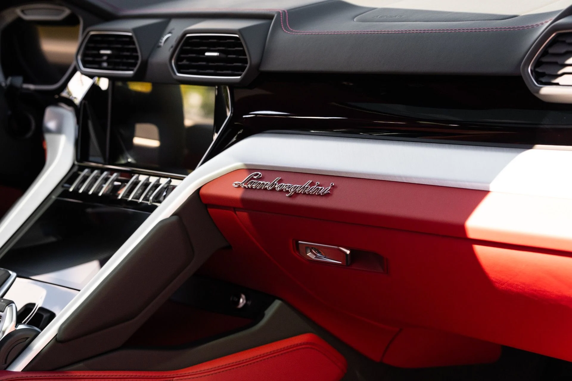 mph069_938382745_Used_2022_Lamborghini_Urus_1770690392_0641aa6205