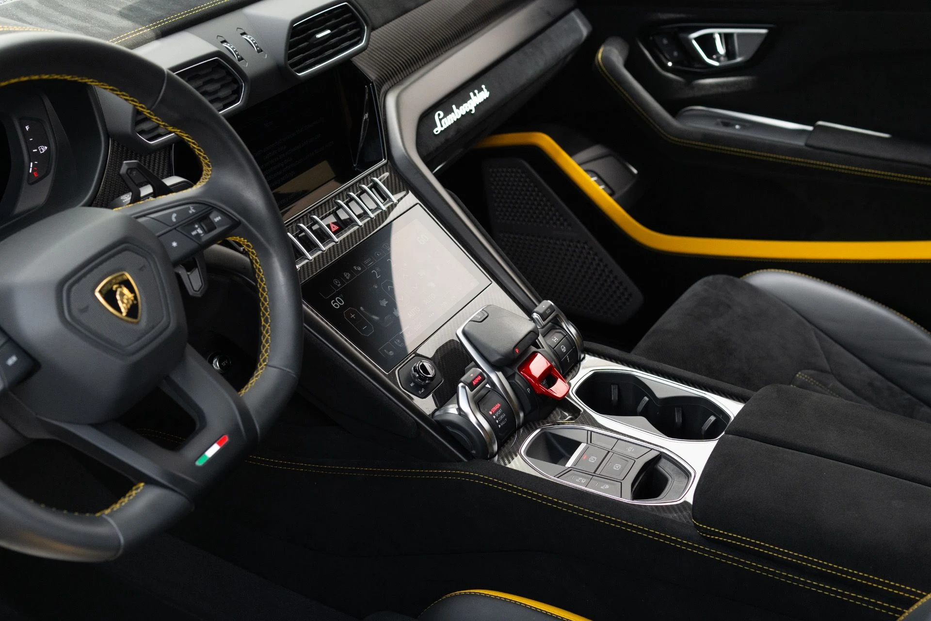 mph069_94107461_Used_2024_Lamborghini_Urus_Performante_1773952190_9dc7dc3f28