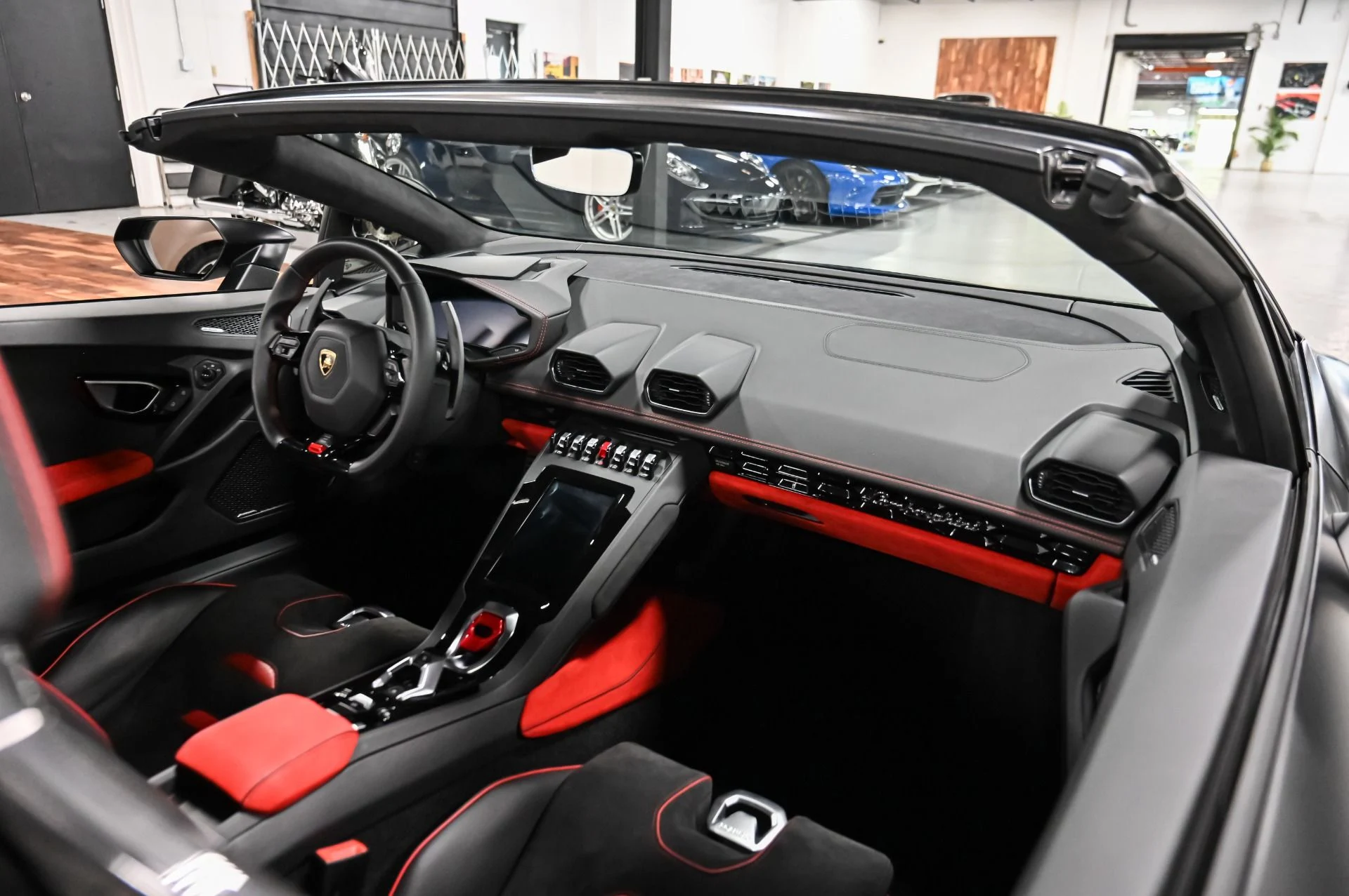 mph069_946293701_Used_2021_Lamborghini_Huracan_EVO_Base_1754943417_65cf415b9d