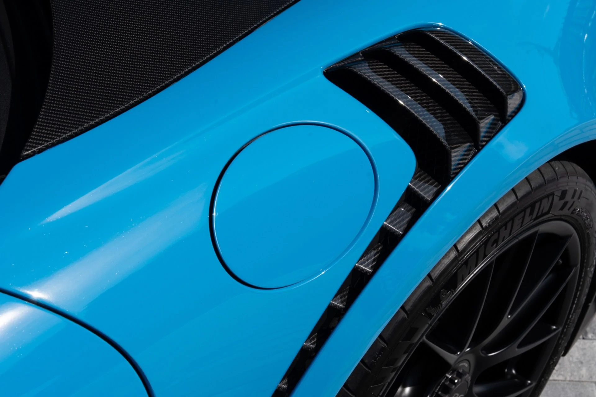 mph069_98066541_Used_2018_Porsche_911_GT_2_RS_1791309753_efc1687943