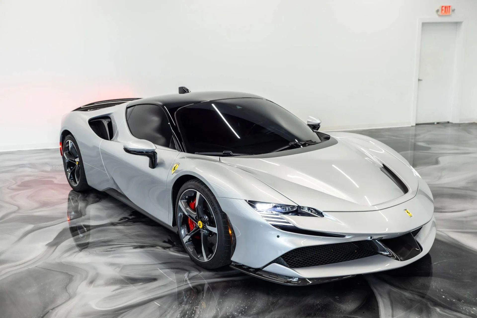mph070_1022409895_Used_2021_Ferrari_SF_90_Stradale_Coupe_2_D_1777366283_9aa6cb75ec